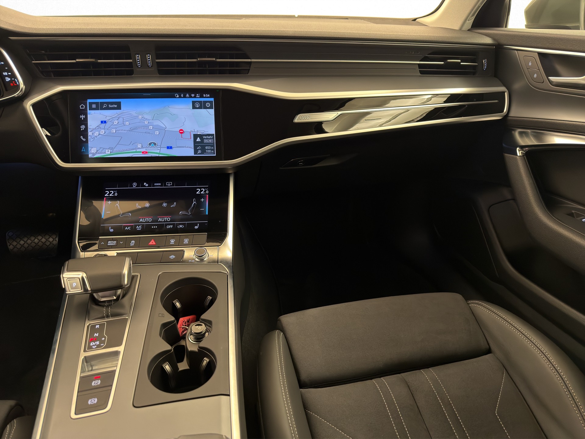 AUDI A6 Avant 2.0 TDI 35 Advanced S-Tronic-image-14