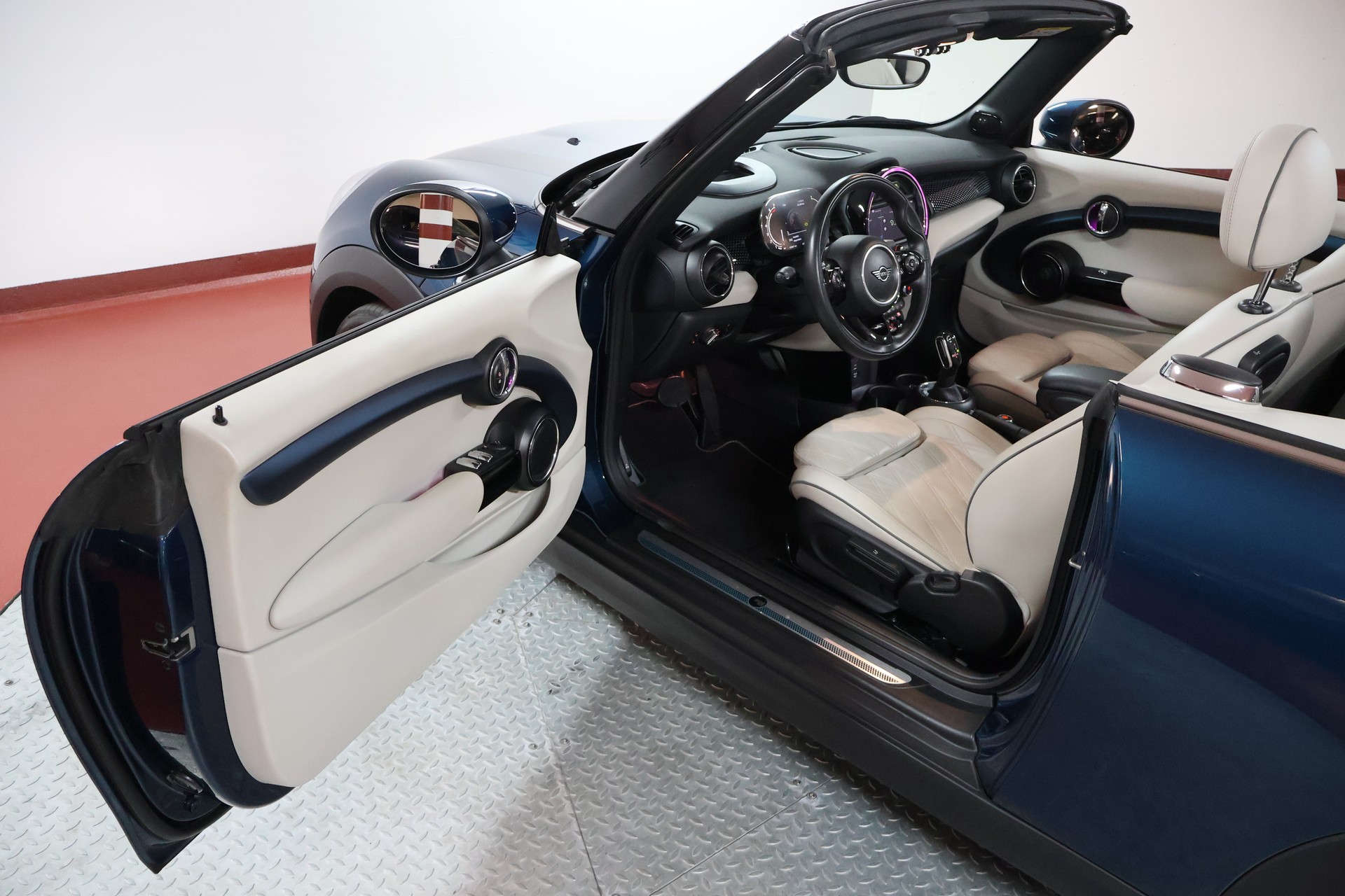 MINI Cooper S Cabriolet DKG Sidewalk Edition-image-5