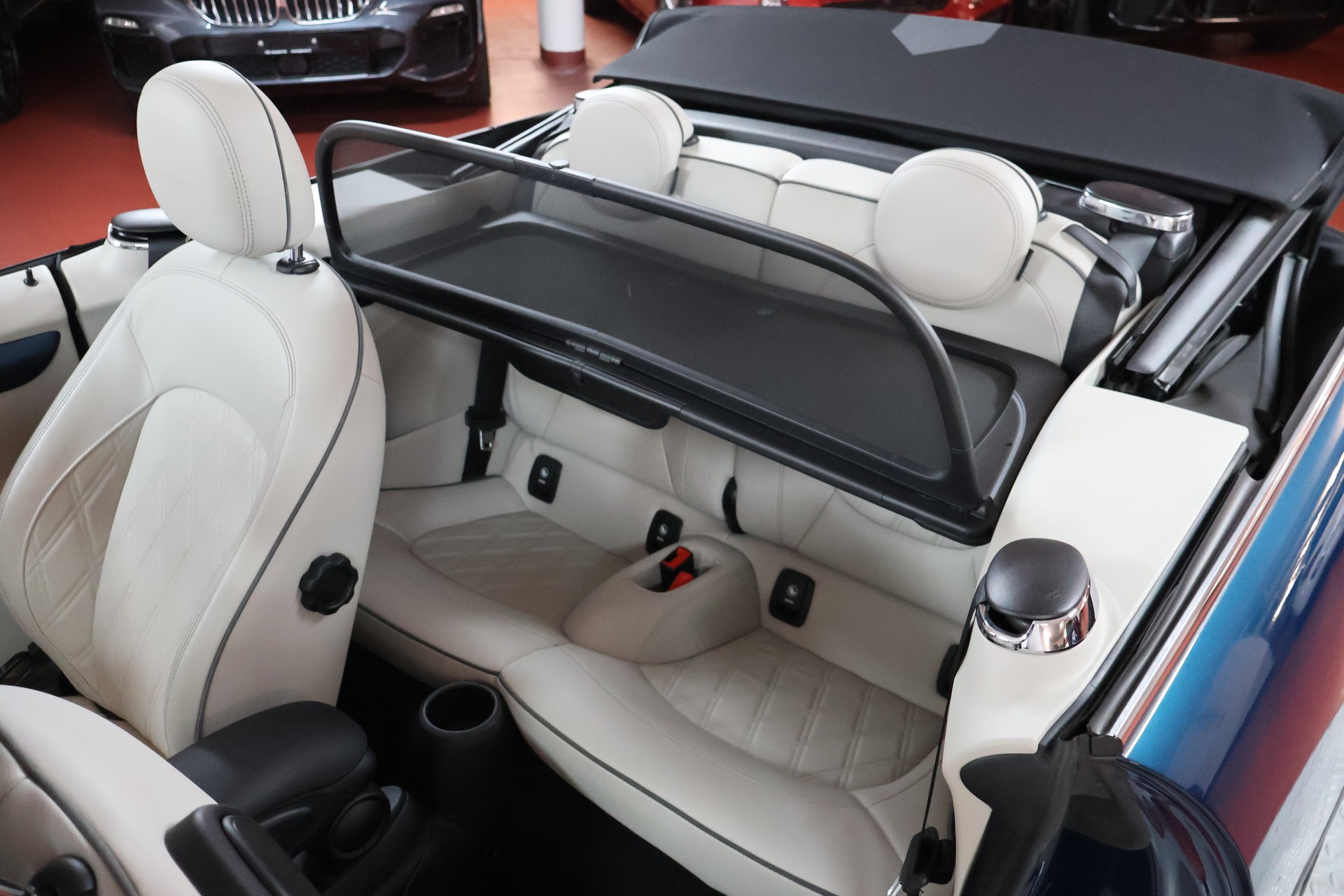 MINI Cooper S Cabriolet DKG Sidewalk Edition-image-14
