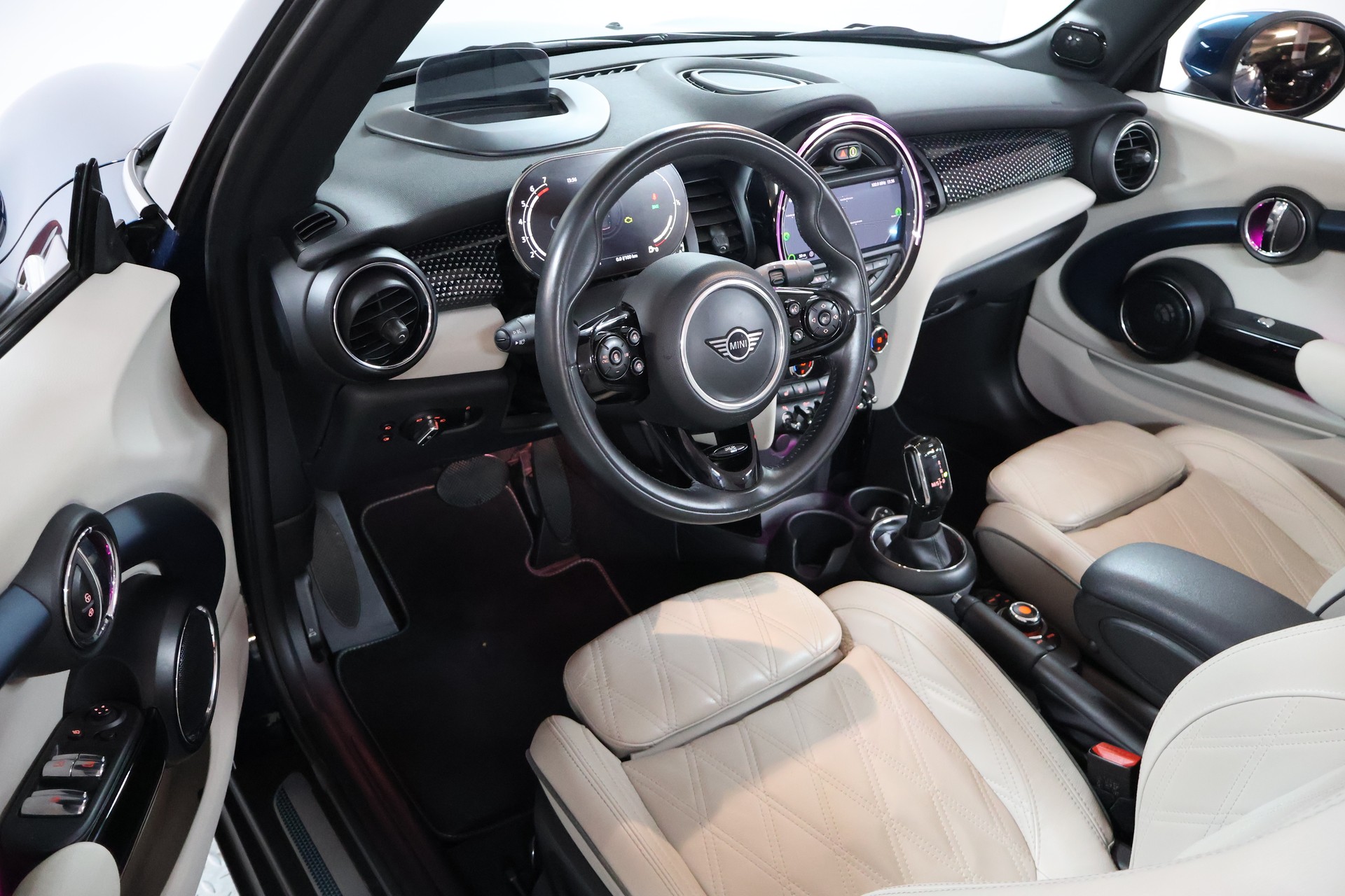 MINI Cooper S Cabriolet DKG Sidewalk Edition-image-7