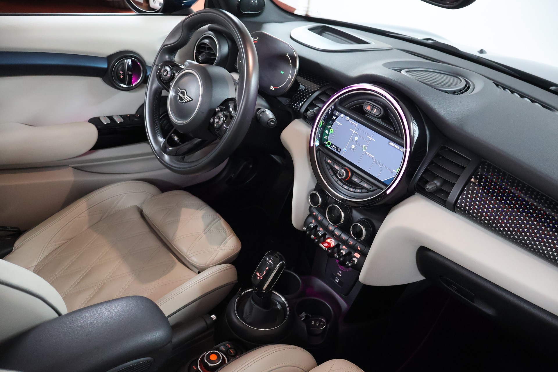 MINI Cooper S Cabriolet DKG Sidewalk Edition-image-10