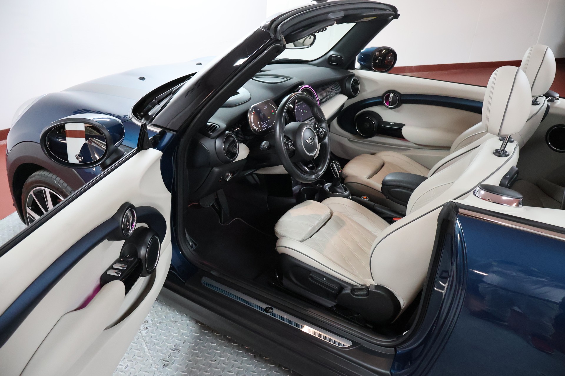 MINI Cooper S Cabriolet DKG Sidewalk Edition-image-6