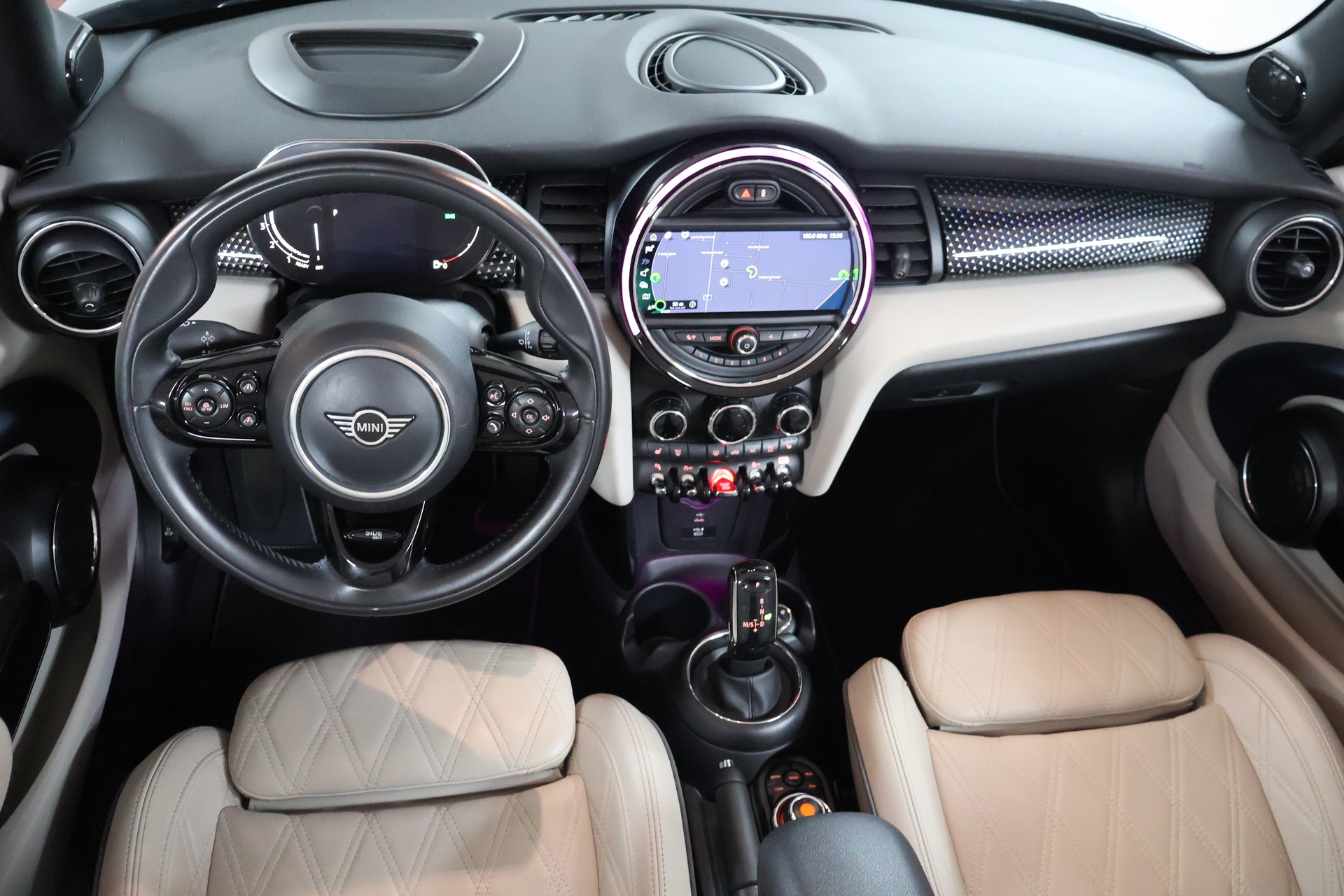 MINI Cooper S Cabriolet DKG Sidewalk Edition-image-9
