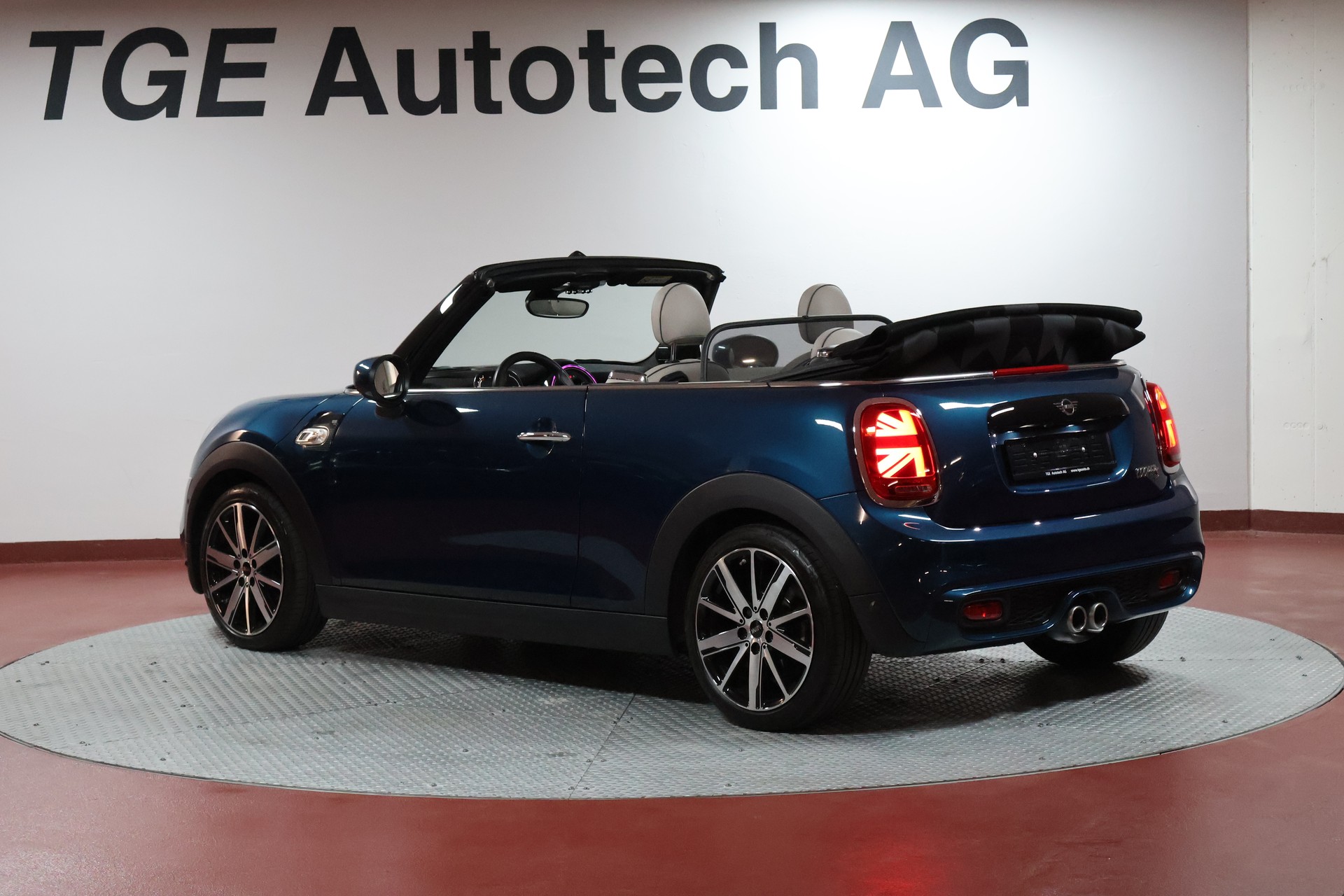 MINI Cooper S Cabriolet DKG Sidewalk Edition-image-16