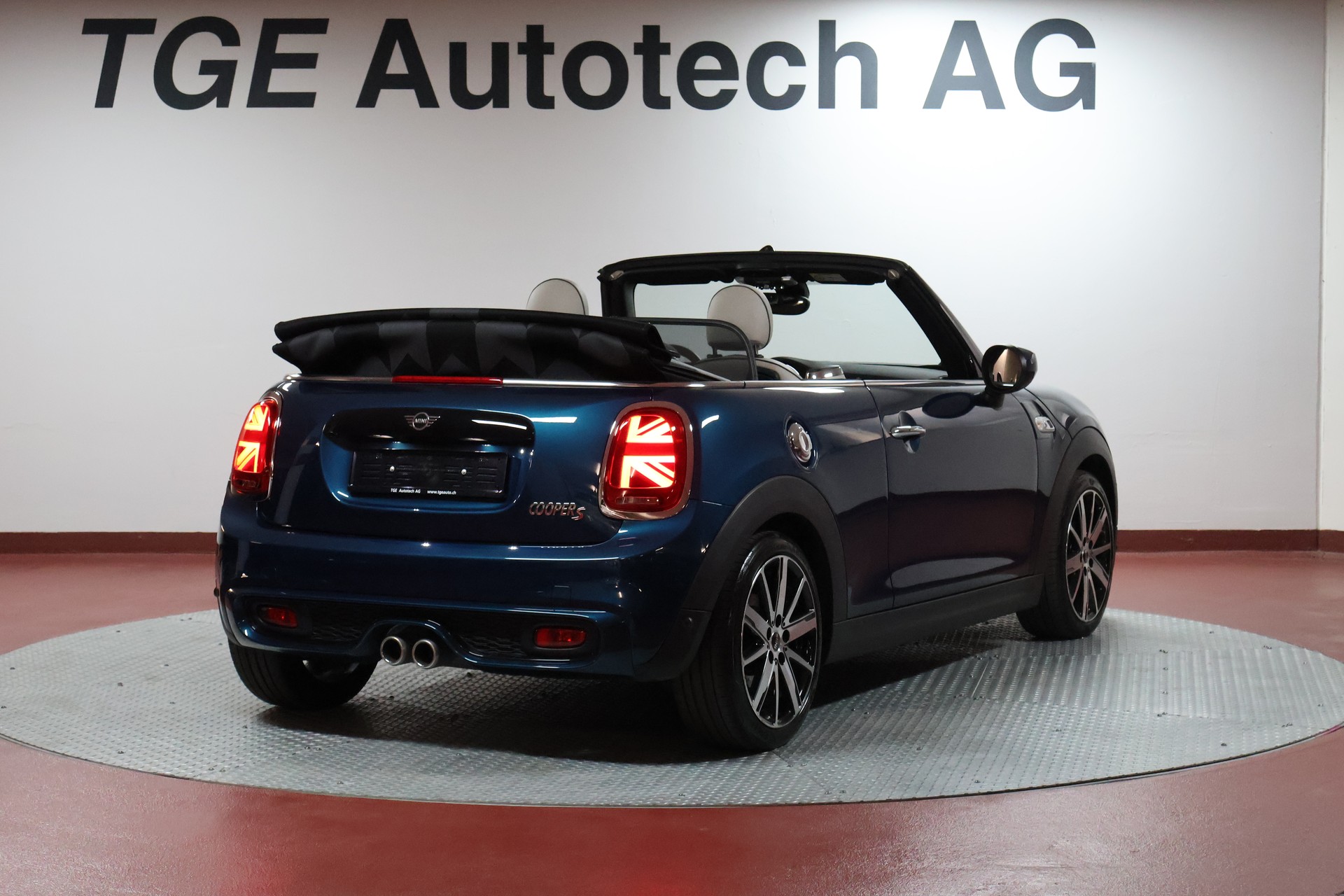 MINI Cooper S Cabriolet DKG Sidewalk Edition-image-17