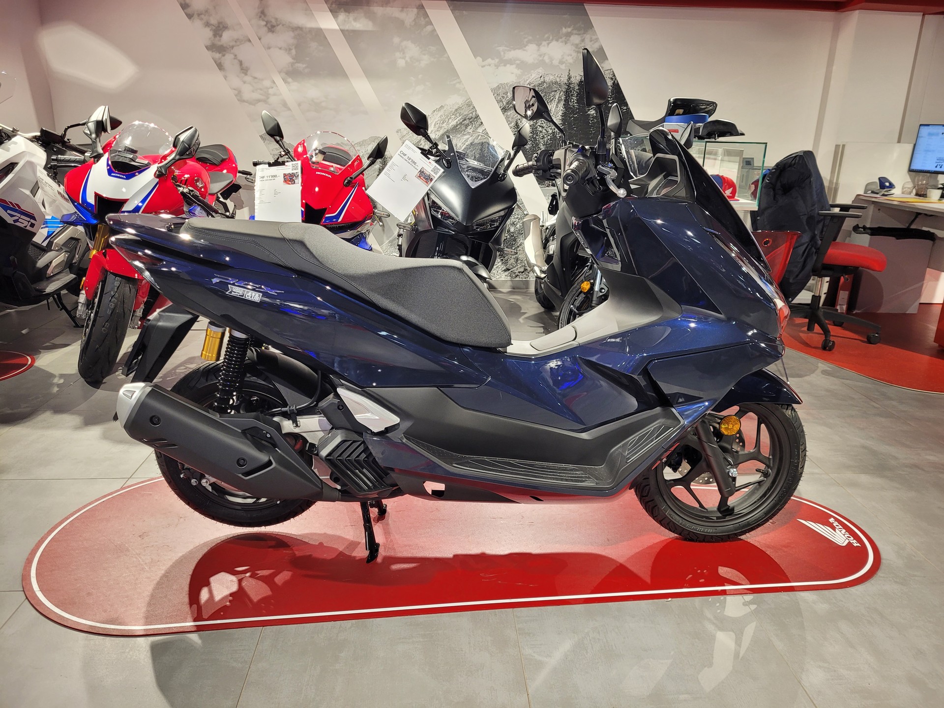 HONDA PCX 125 DX TFT. connectivity-showroom-element-1