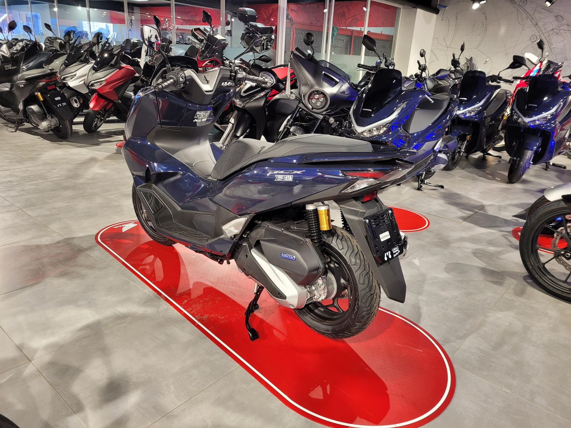 HONDA PCX 125 DX TFT. connectivity-showroom-element-3