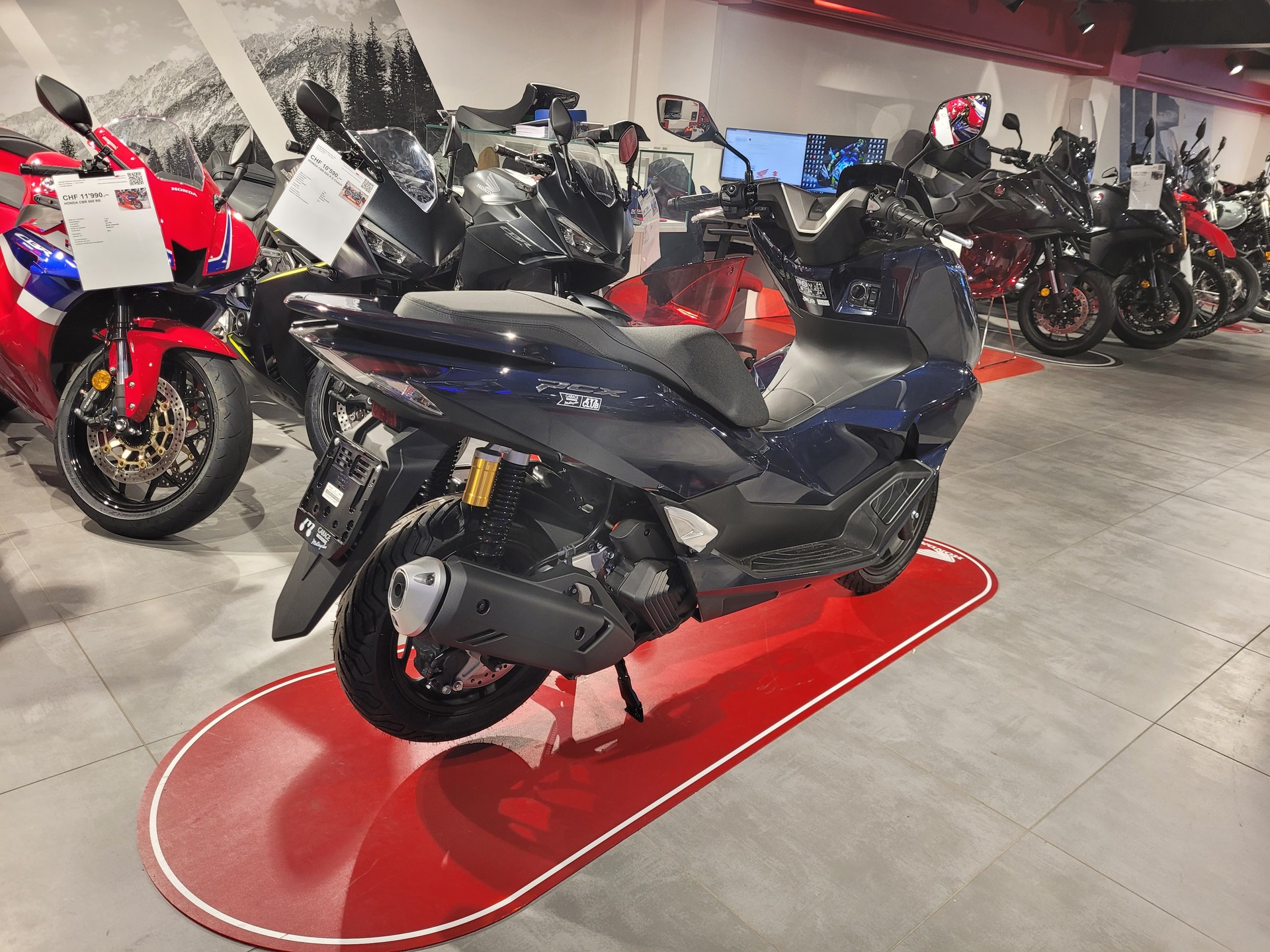 HONDA PCX 125 DX TFT. connectivity-showroom-element-2
