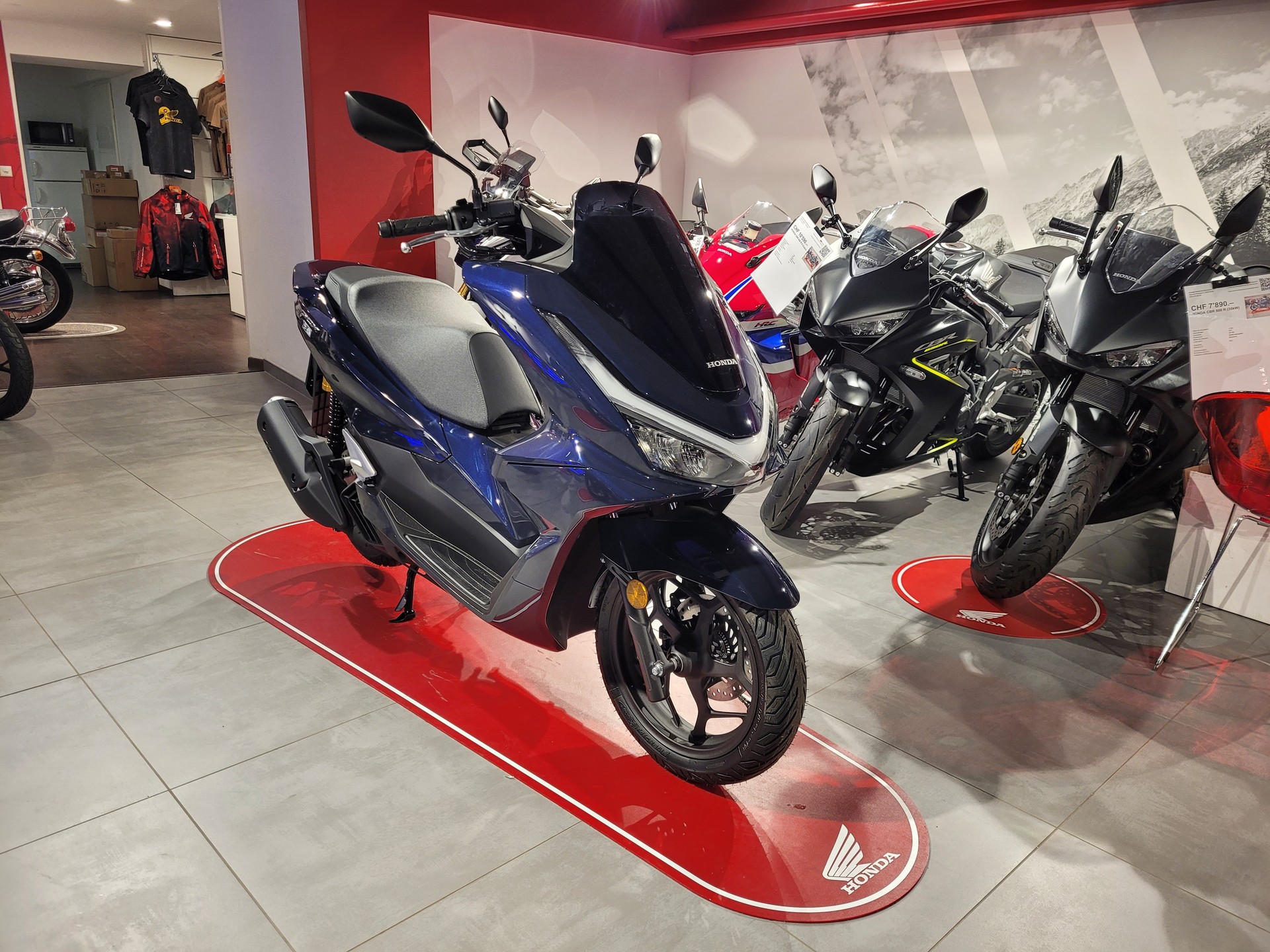 HONDA PCX 125 DX TFT. connectivity