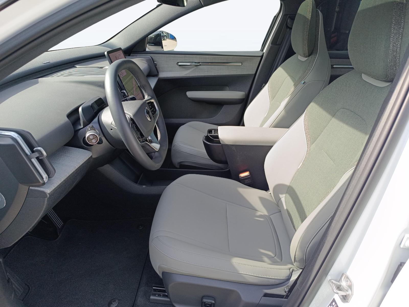 VOLVO EX30 E60 Twin Ultra Performance AWD-image-9