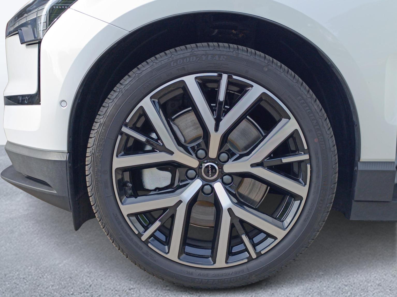 VOLVO EX30 E60 Twin Ultra Performance AWD-image-15