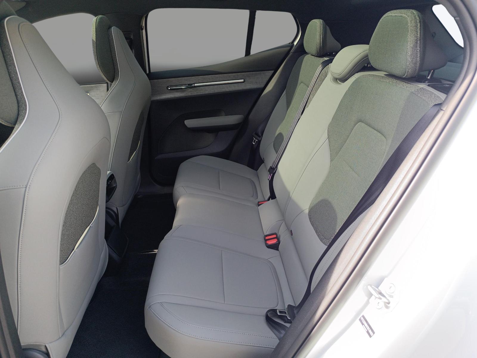 VOLVO EX30 E60 Twin Ultra Performance AWD-image-10