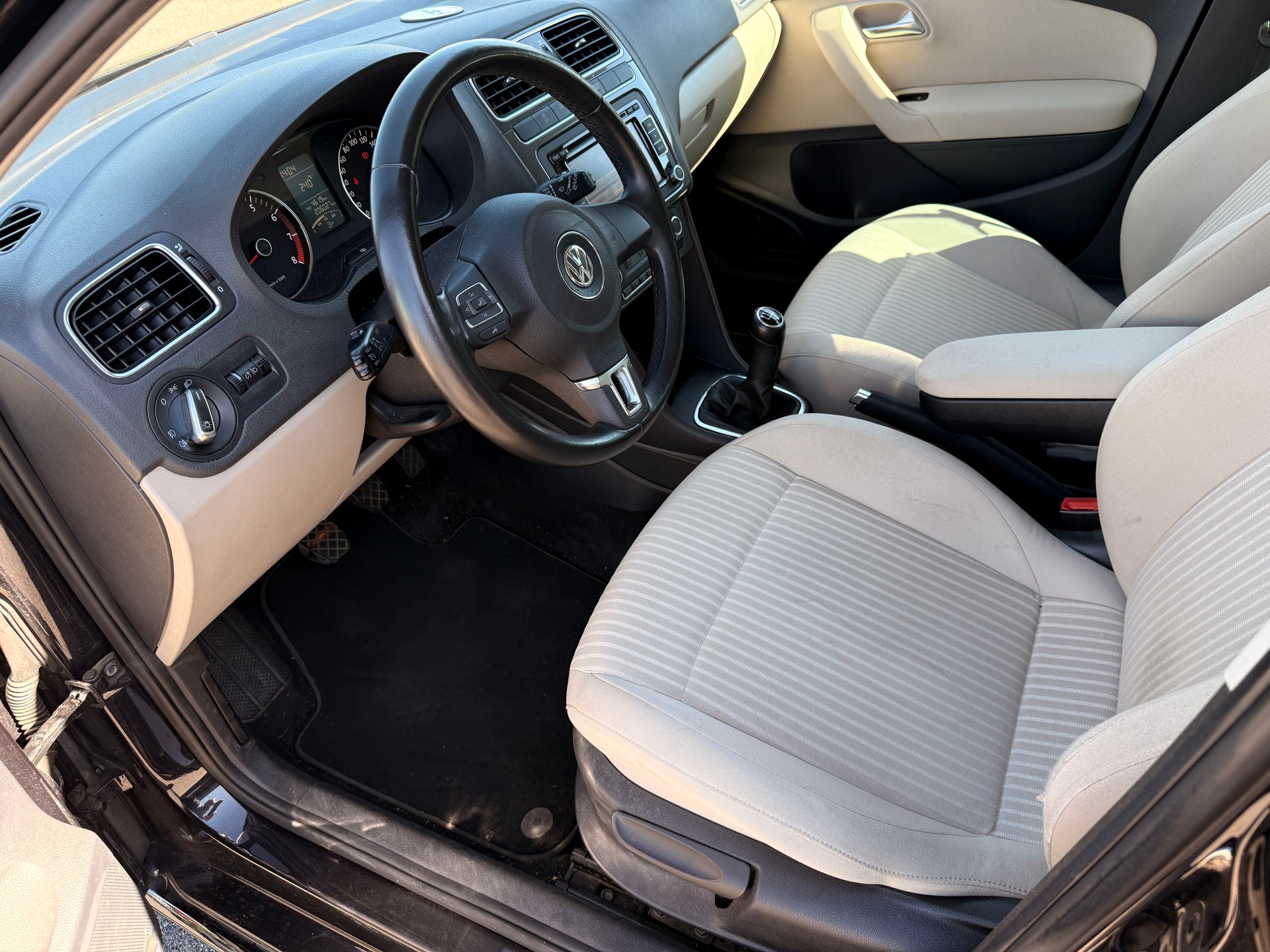 VW Polo 1.2 TSI Highline-image-12