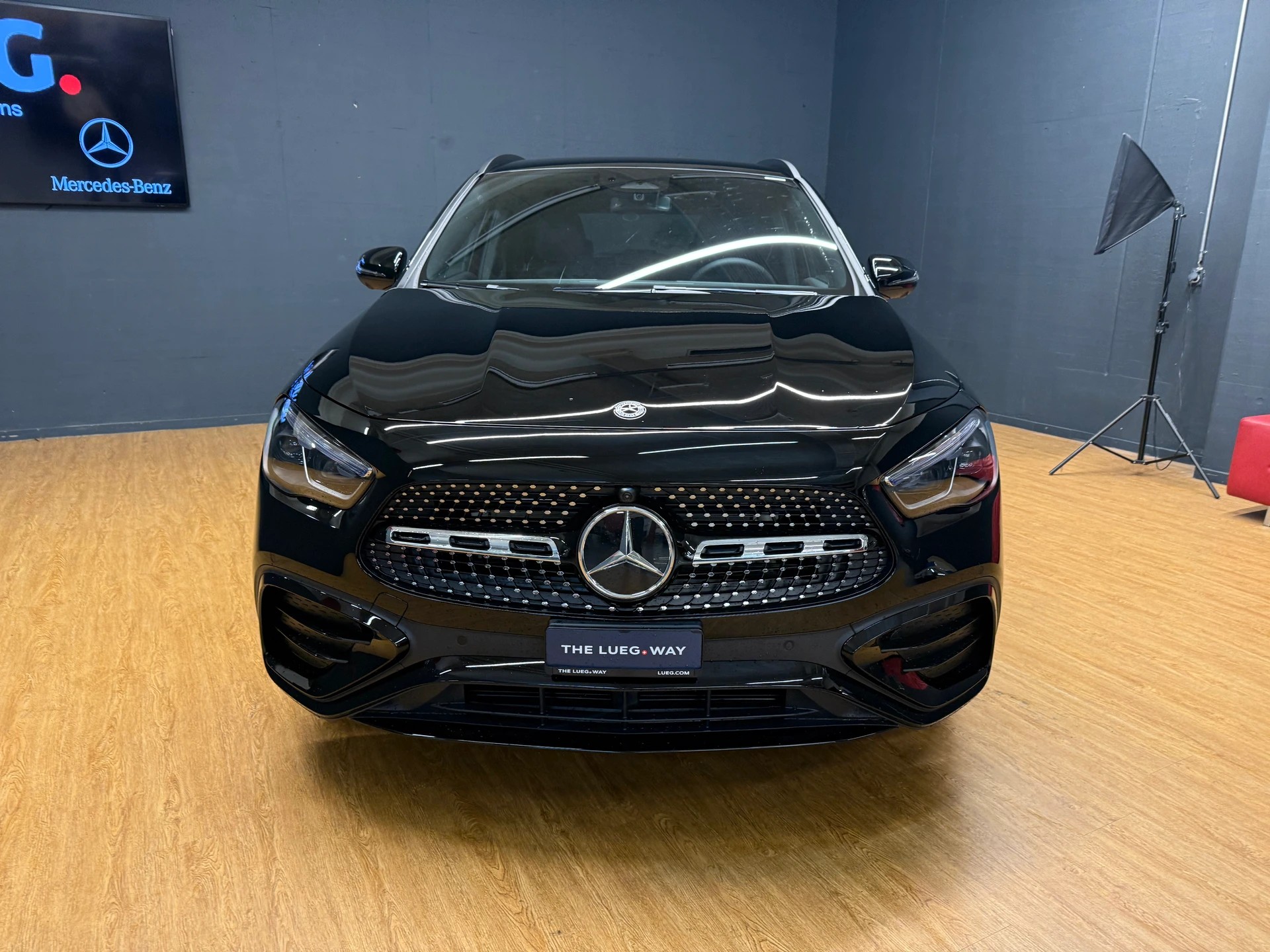 MERCEDES-BENZ GLA 200 - AMG / DISTRONIC / 360 Grad Kamera / AHK / Sitzmemory-image-5