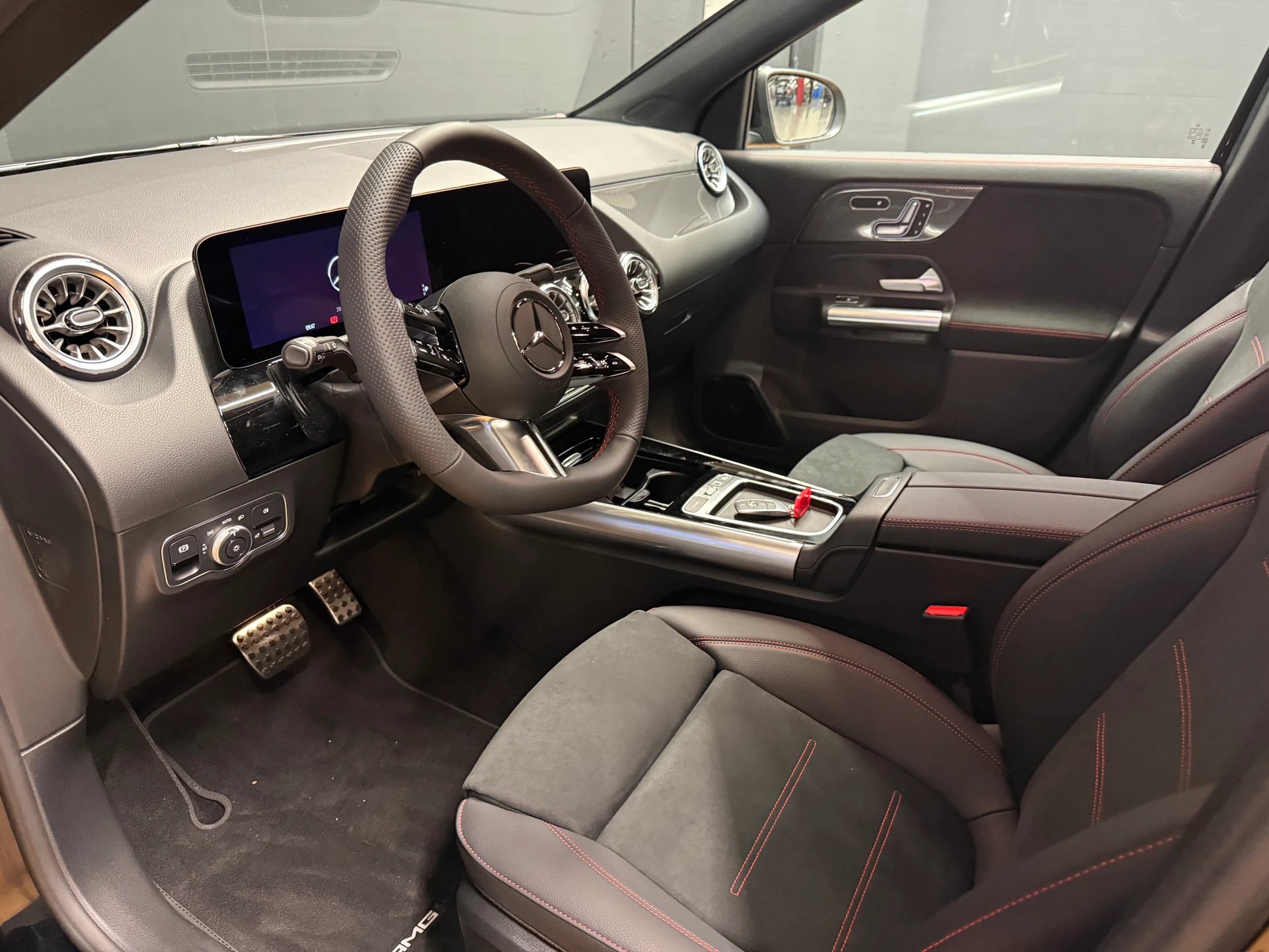 MERCEDES-BENZ GLA 200 - AMG / DISTRONIC / 360 Grad Kamera / AHK / Sitzmemory-image-15