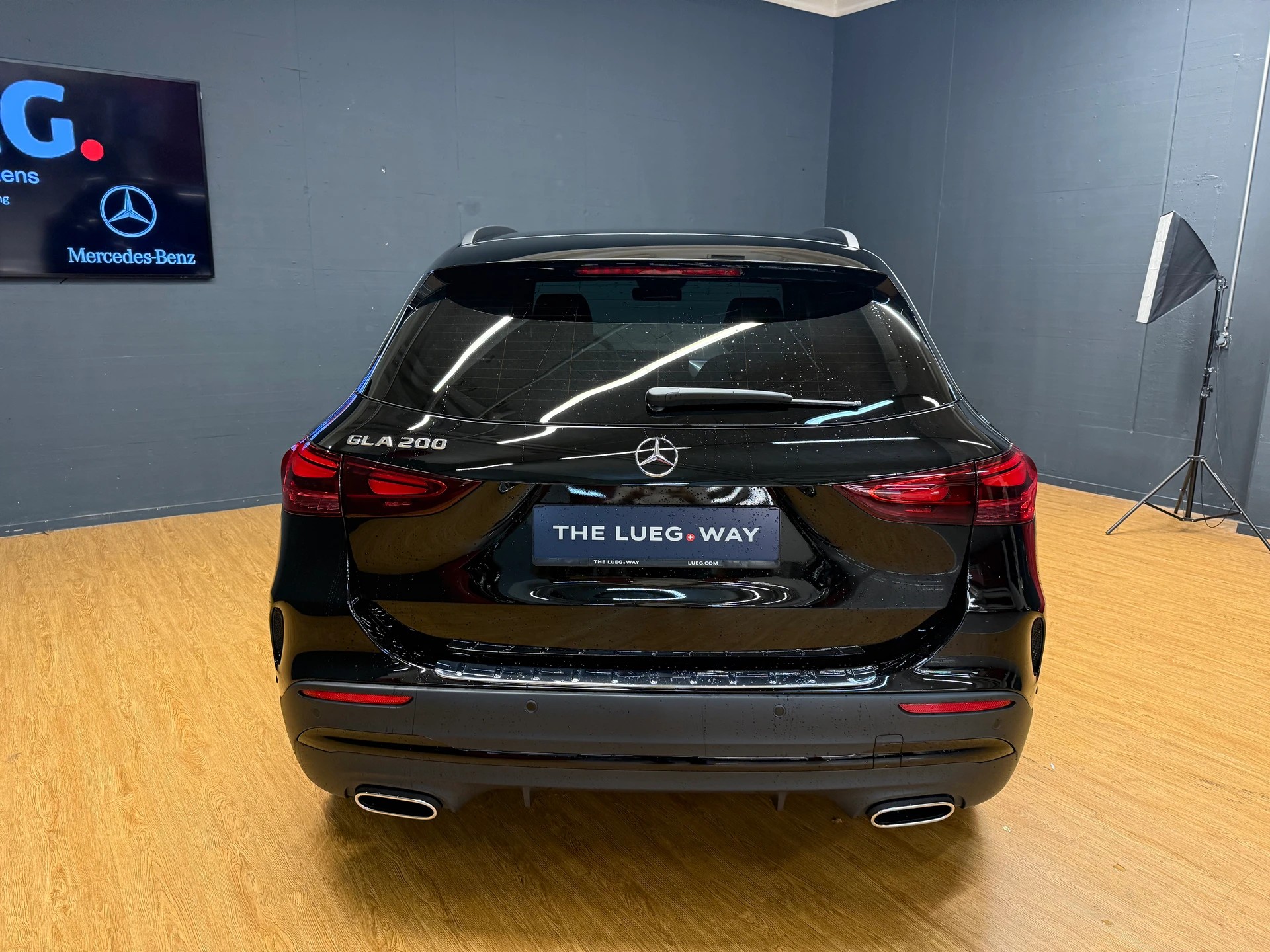 MERCEDES-BENZ GLA 200 - AMG / DISTRONIC / 360 Grad Kamera / AHK / Sitzmemory-image-10