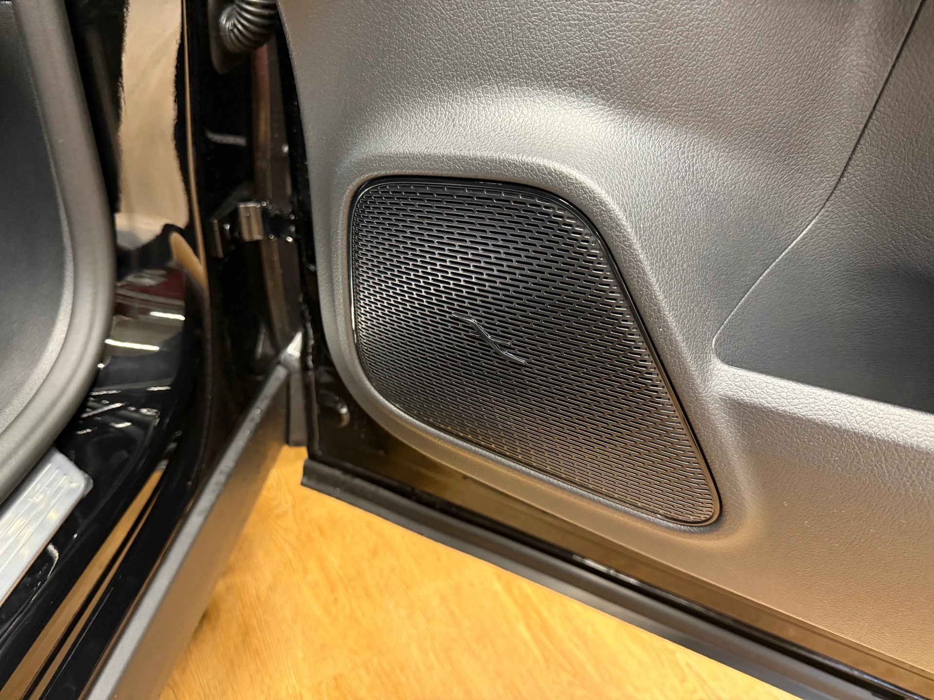 MERCEDES-BENZ GLA 200 - AMG / DISTRONIC / 360 Grad Kamera / AHK / Sitzmemory-image-13