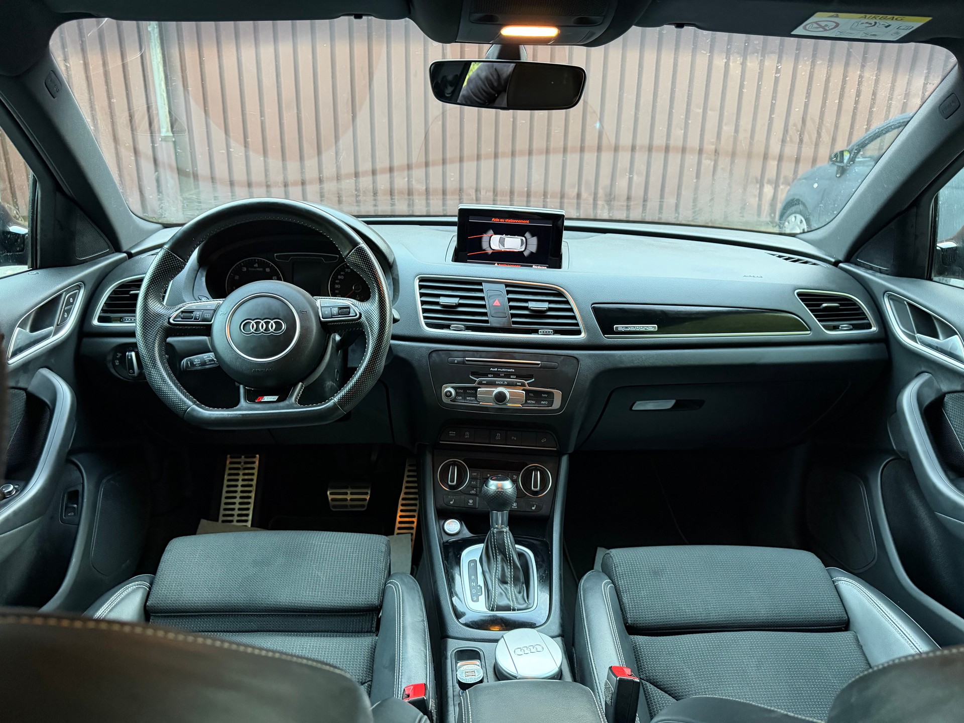 AUDI Q3 2.0 TFSI quattro S-tronic-image-8