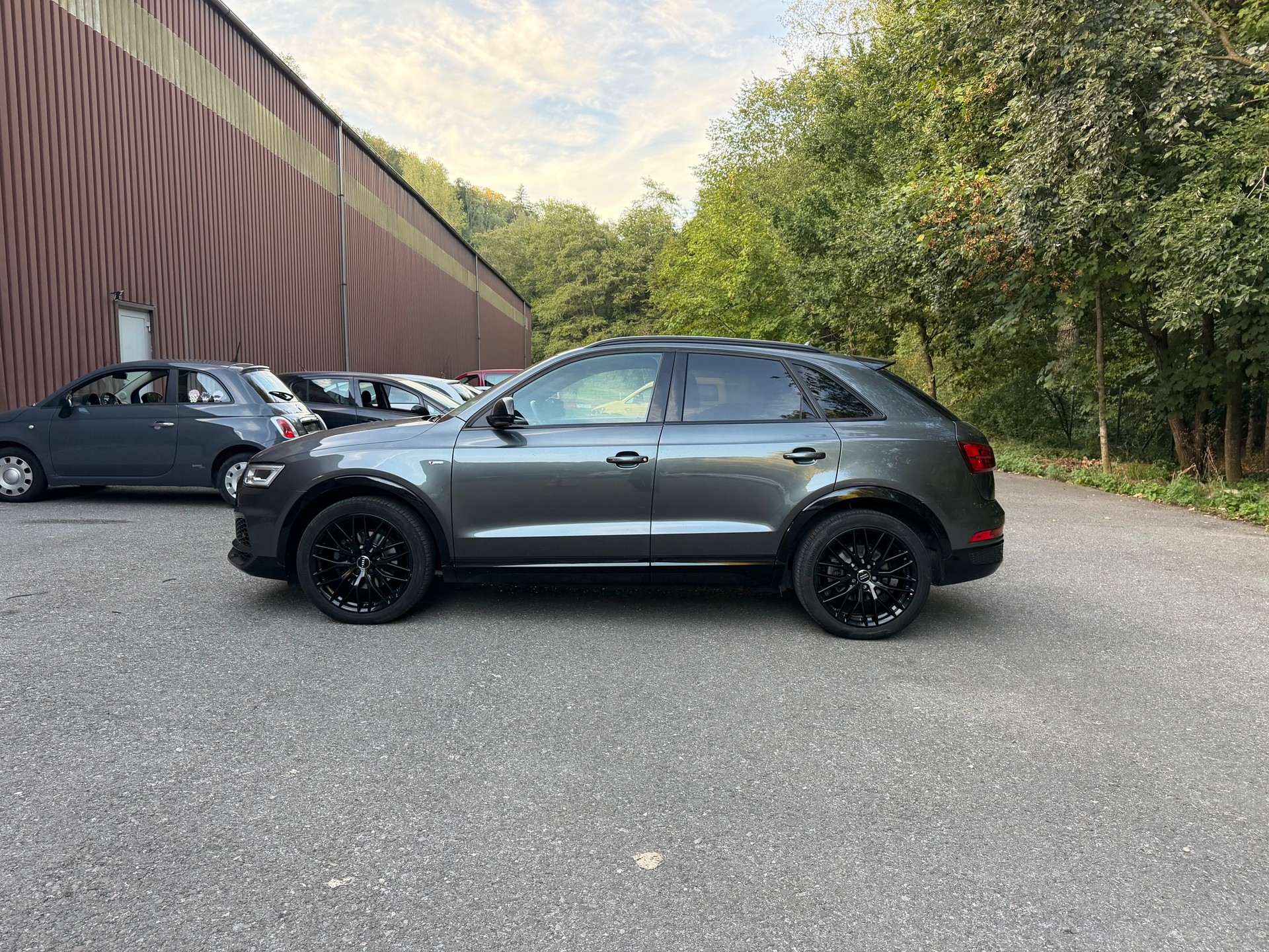 AUDI Q3 2.0 TFSI quattro S-tronic-image-2