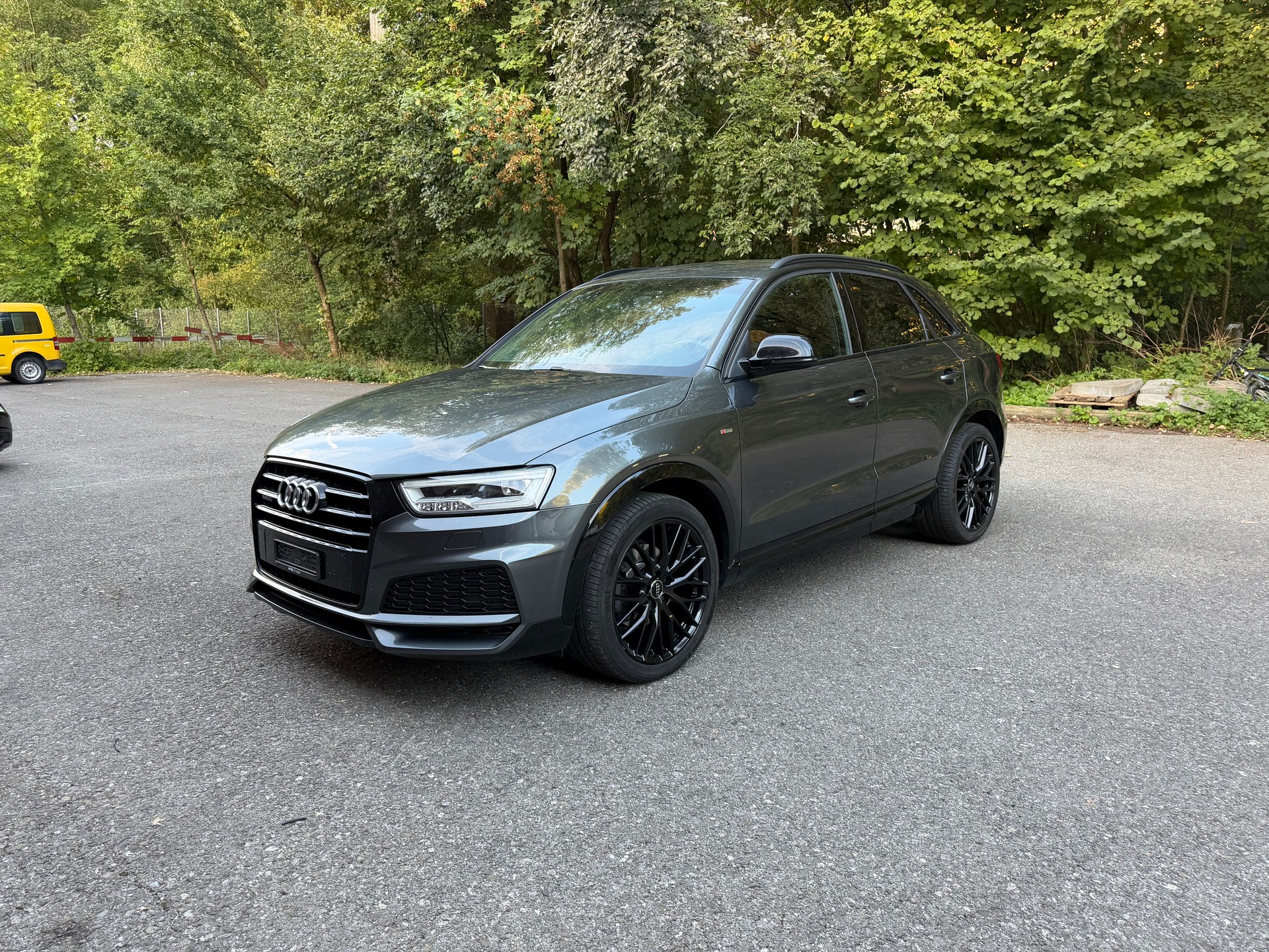AUDI Q3 2.0 TFSI quattro S-tronic-image-1