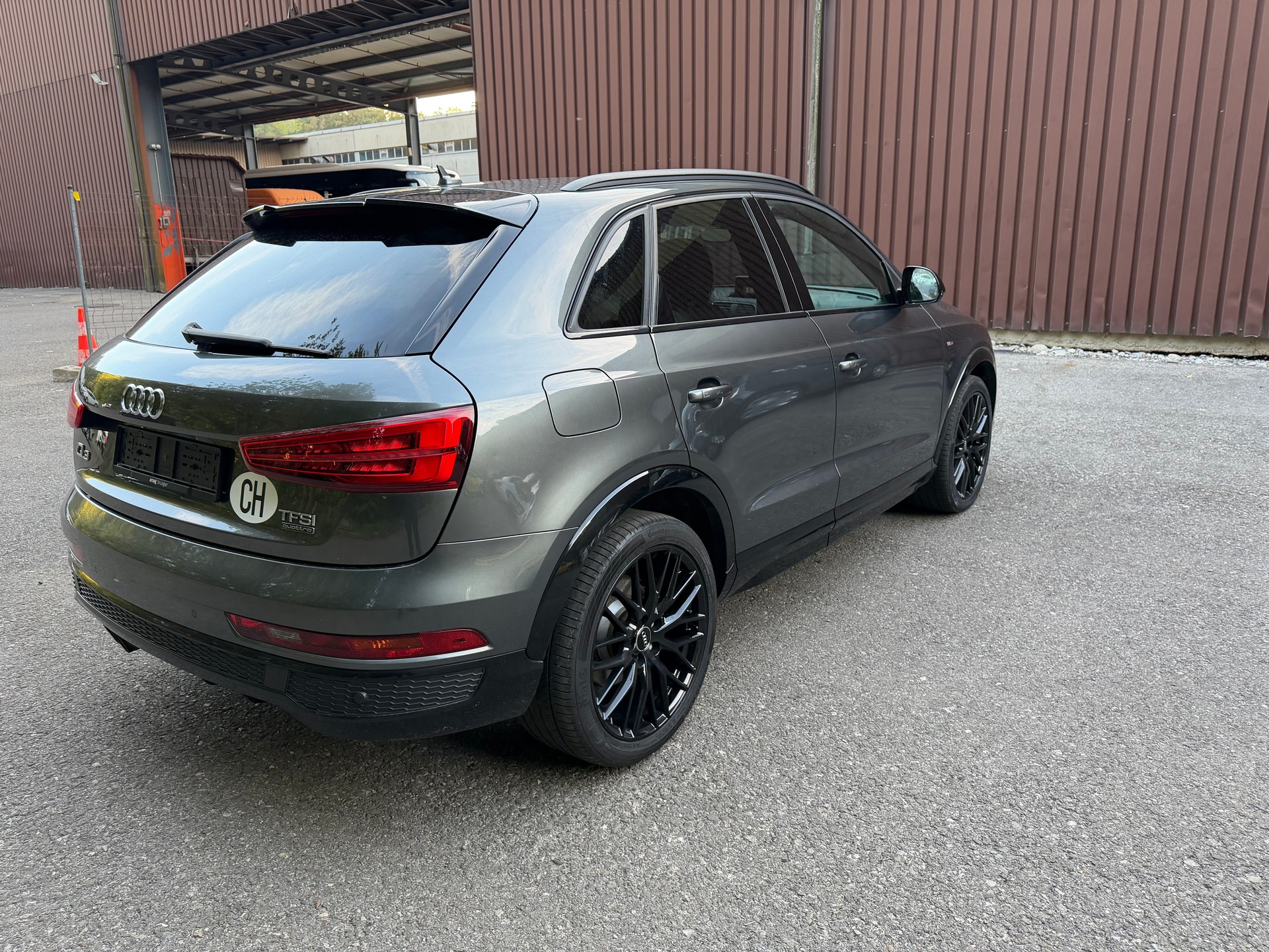 AUDI Q3 2.0 TFSI quattro S-tronic-image-6