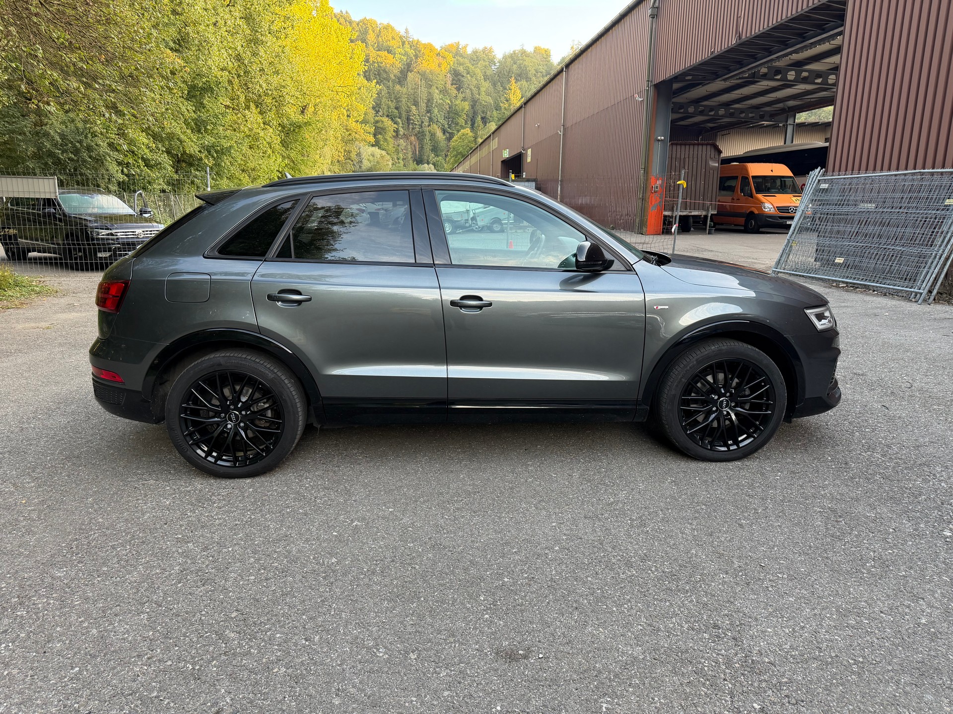 AUDI Q3 2.0 TFSI quattro S-tronic-image-3