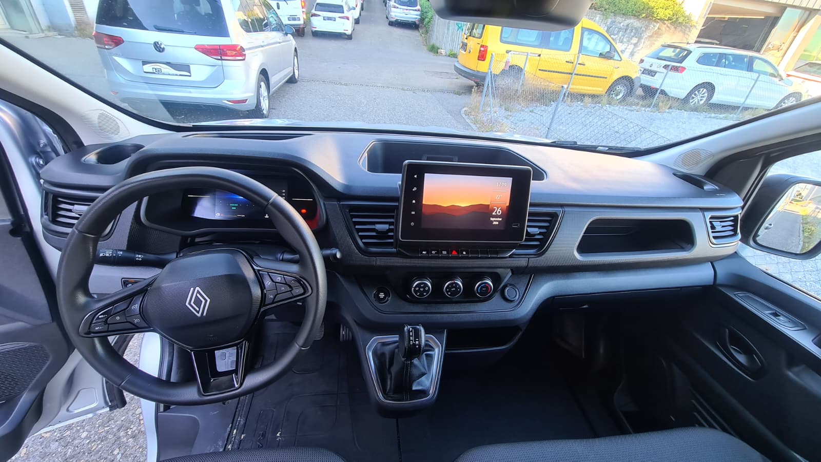 RENAULT Trafic 2.0 Blue dCi 150 L1 H1 Advance EDC EN ** 3-Plätzer ** Gr-Navi ** RF-Kamera ** mit Einbauregale ** Neue Modell 2025 **-image-18