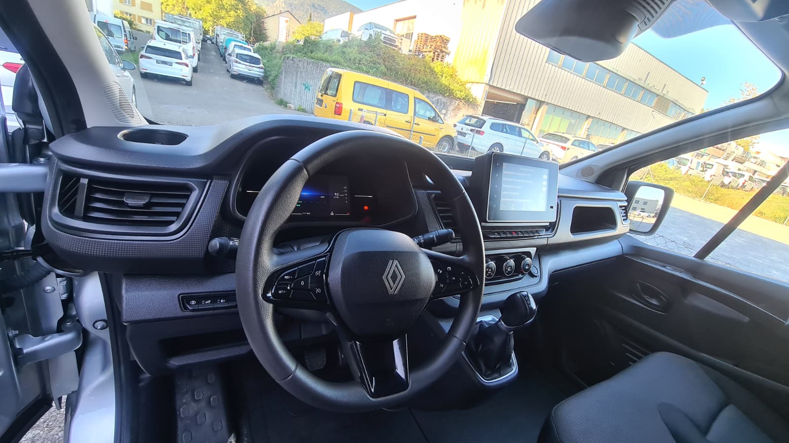 RENAULT Trafic 2.0 Blue dCi 150 L1 H1 Advance EDC EN ** 3-Plätzer ** Gr-Navi ** RF-Kamera ** mit Einbauregale ** Neue Modell 2025 **-image-17