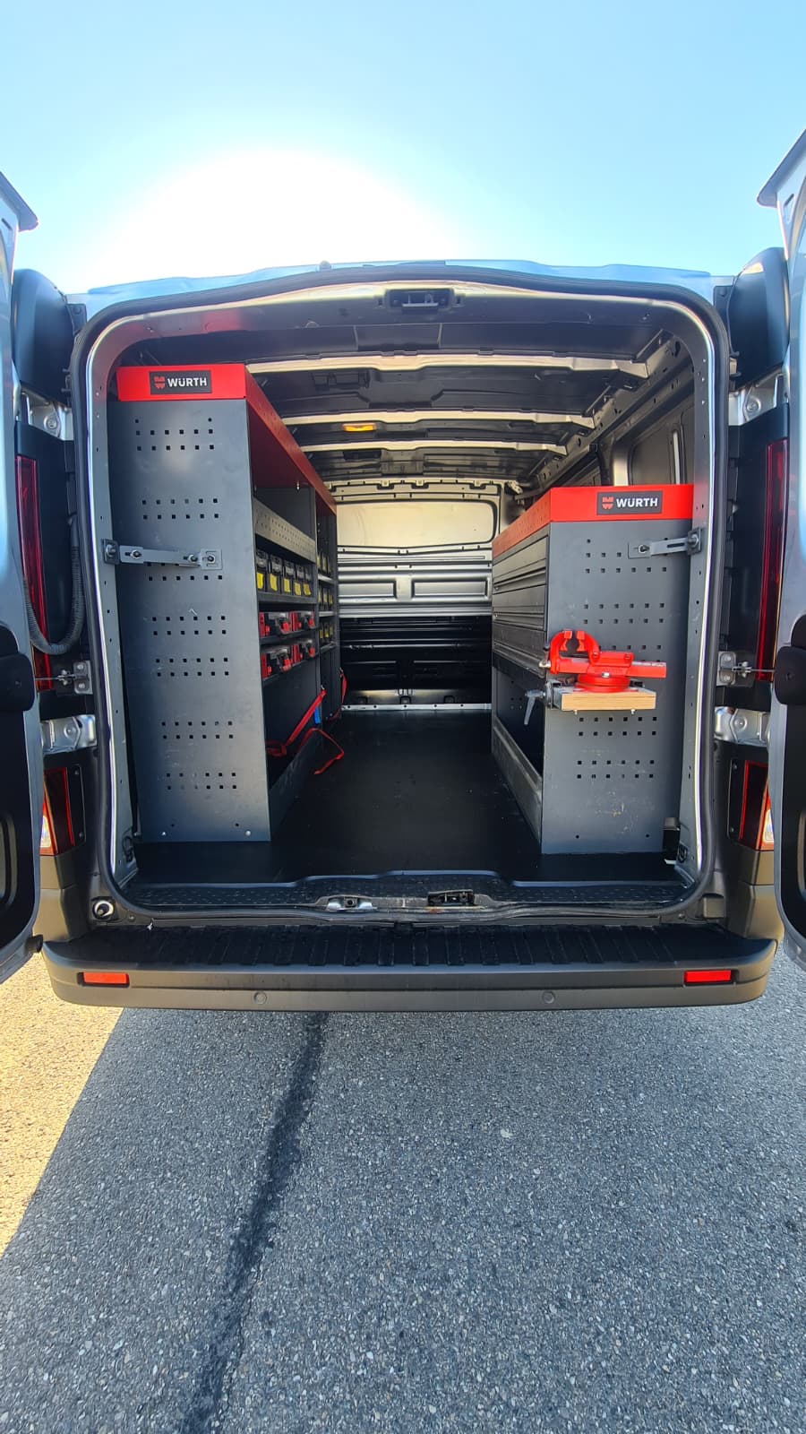 RENAULT Trafic 2.0 Blue dCi 150 L1 H1 Advance EDC EN ** 3-Plätzer ** Gr-Navi ** RF-Kamera ** mit Einbauregale ** Neue Modell 2025 **-image-10