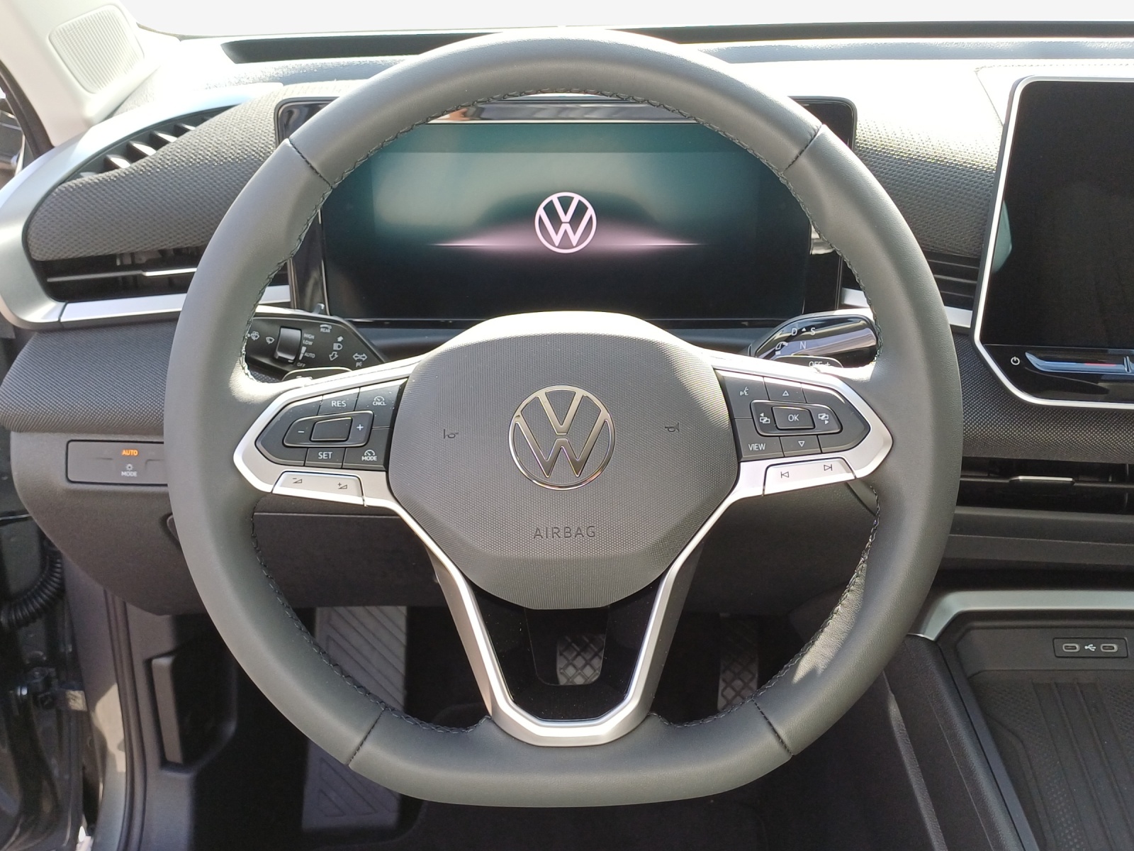 VW T-Roc 1.5 eTSI mHEV Trend DSG-image-9