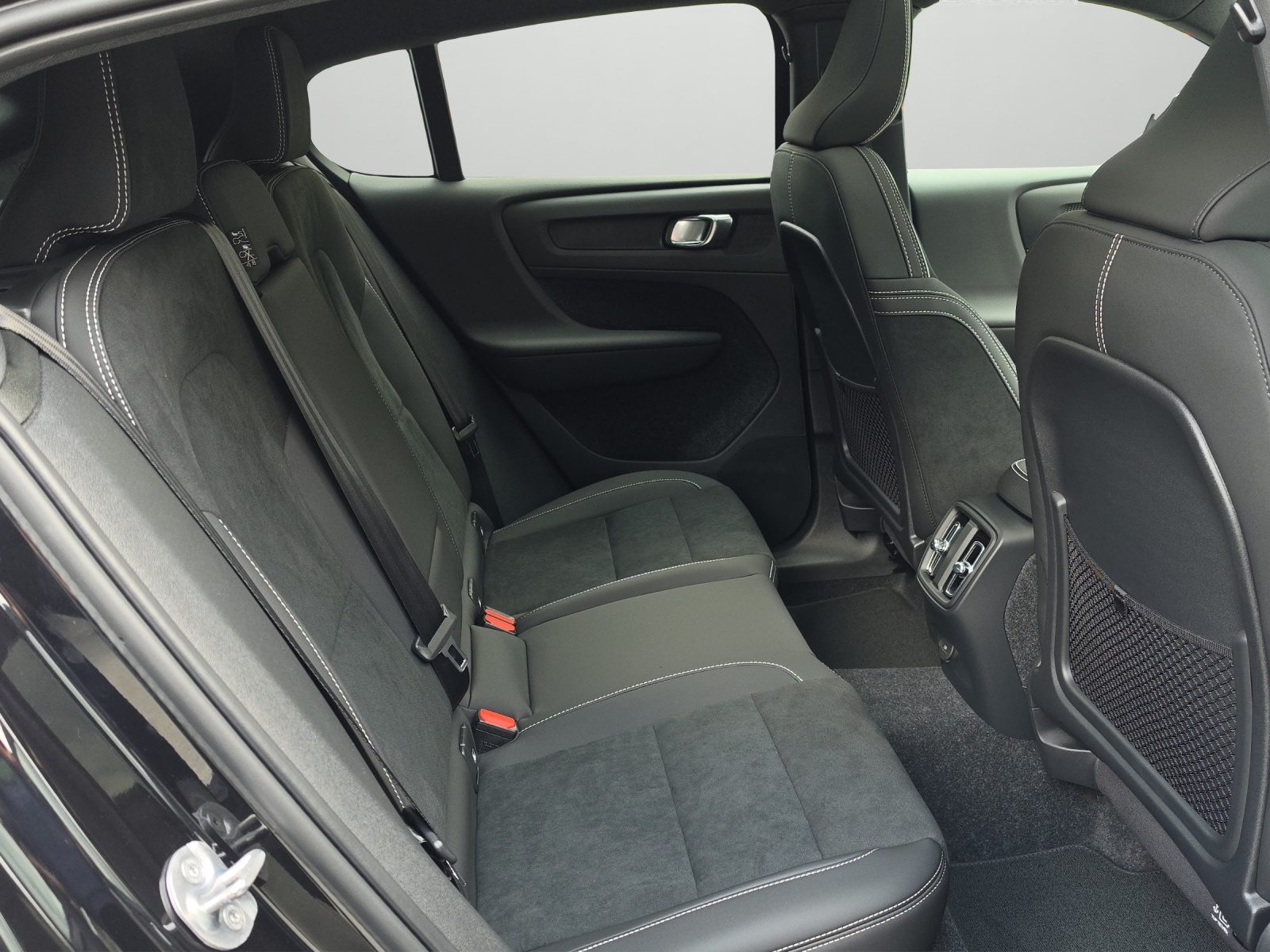 VOLVO EC40 Twin Performance Black Edition AWD-image-16