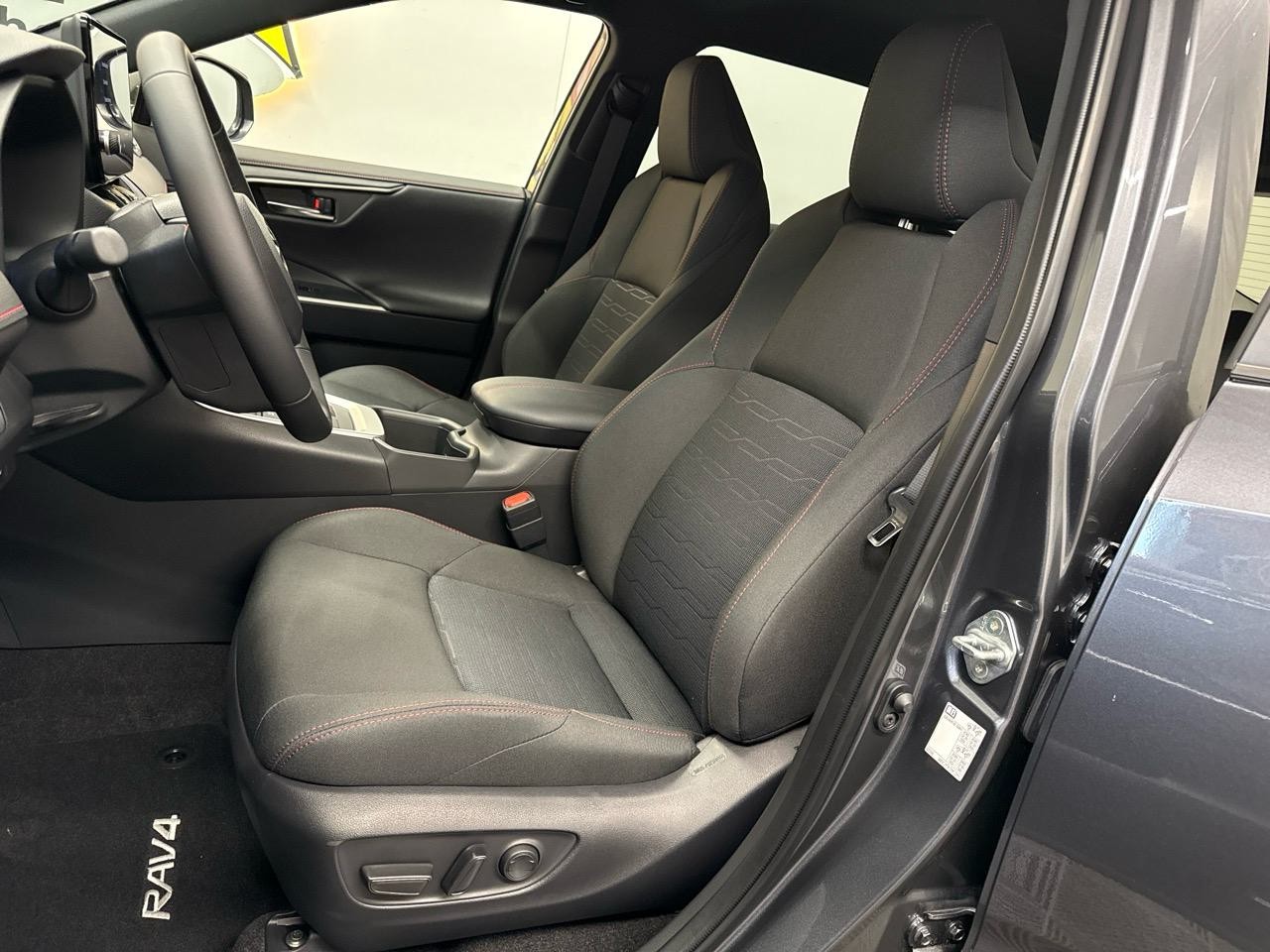 TOYOTA RAV-4 2.5 PHEV Advance e-CVT 4WD 300HP-showroom-element-3