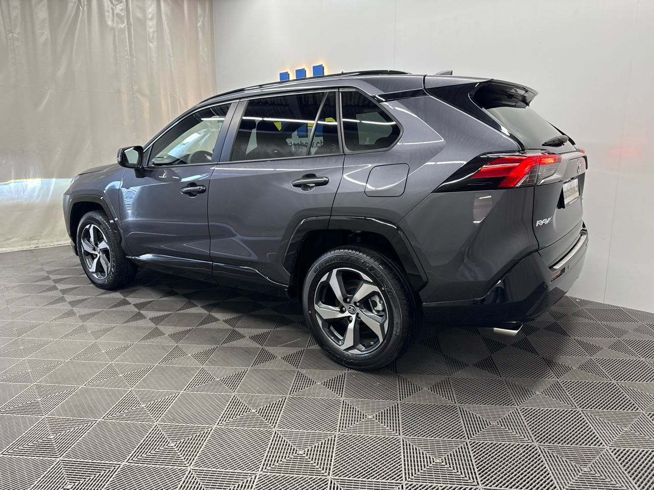 TOYOTA RAV-4 2.5 PHEV Advance e-CVT 4WD 300HP-showroom-element-1
