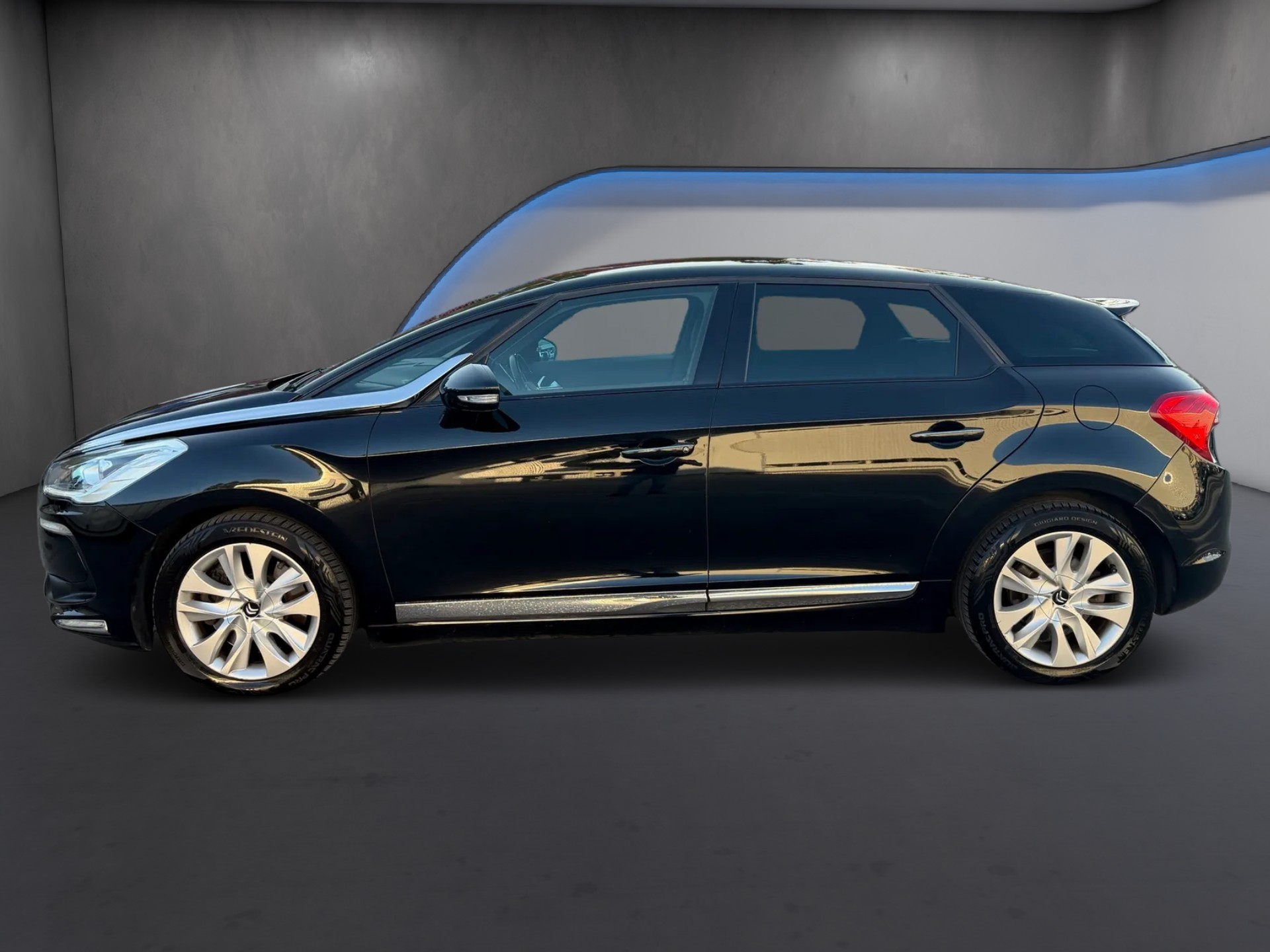 DS AUTOMOBILES DS5 1.6 Turbo Faubourg Addict-image-5