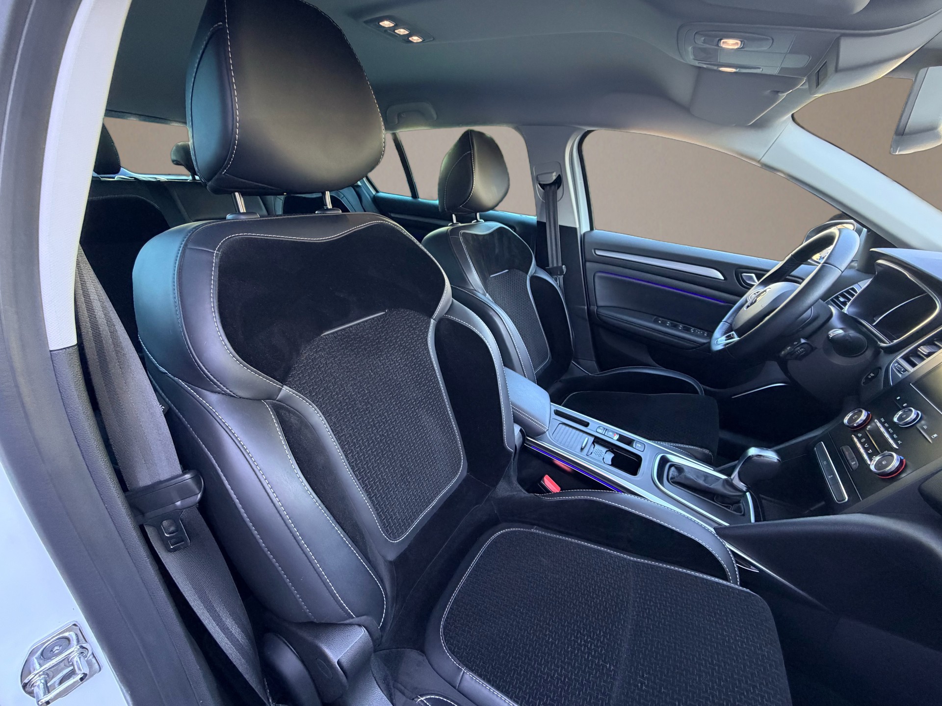 RENAULT Mégane Grandtour 1.3 16V Turbo GT Line EDC-image-10