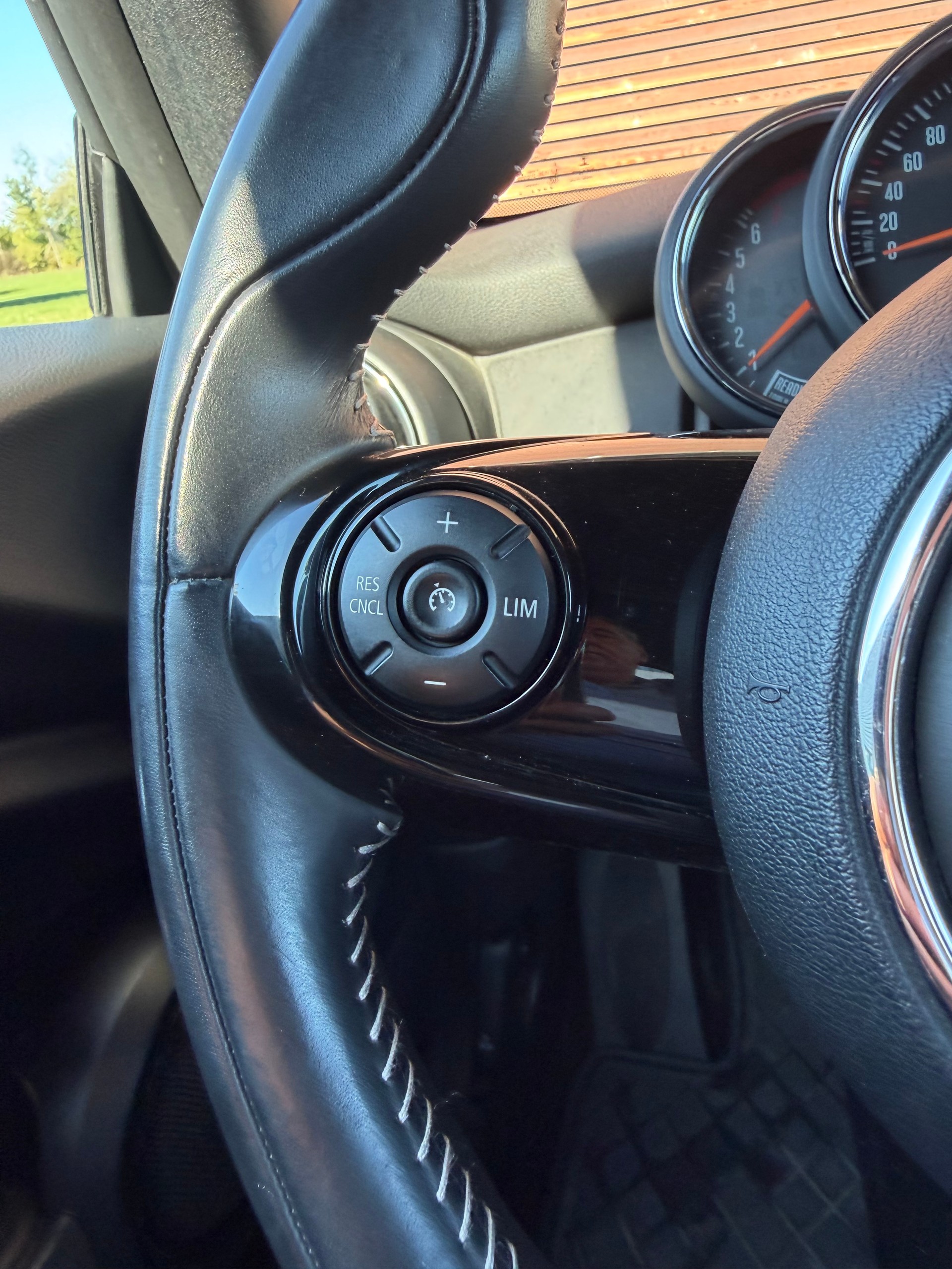 MINI One Cabriolet-image-8