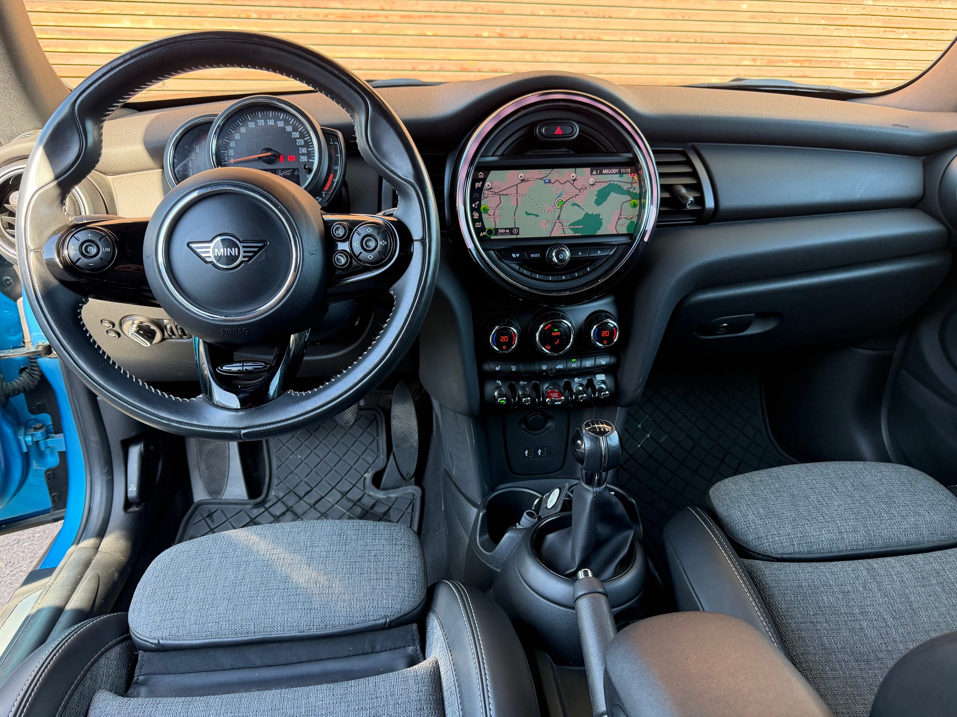 MINI One Cabriolet-image-13