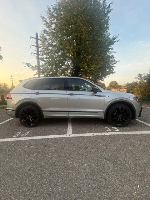VW Tiguan Allspace 2.0 TDI SCR R-Line 4Motion DSG-image-3