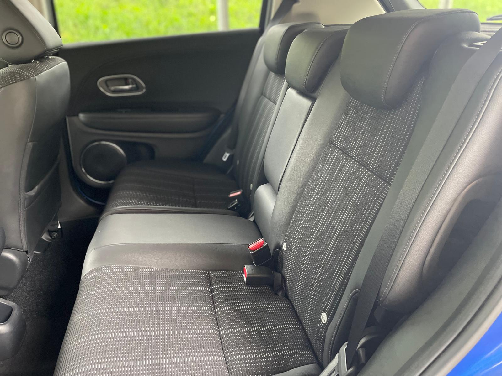 HONDA HR-V 1.5i-VTEC Executive-image-8