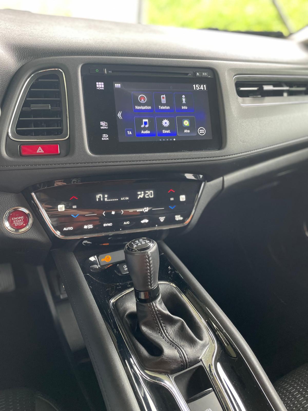 HONDA HR-V 1.5i-VTEC Executive-image-12