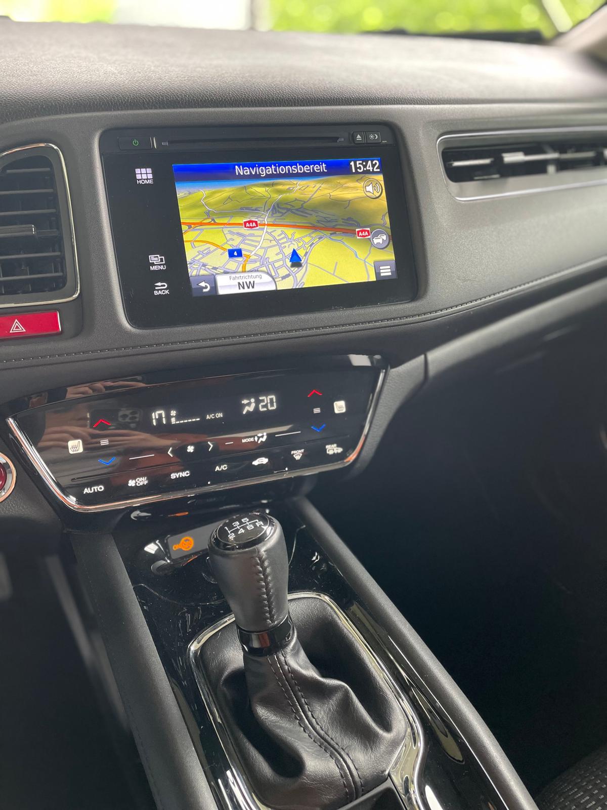 HONDA HR-V 1.5i-VTEC Executive-image-13