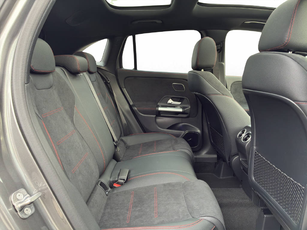 MERCEDES-BENZ GLA 250 Swiss Star-image-12