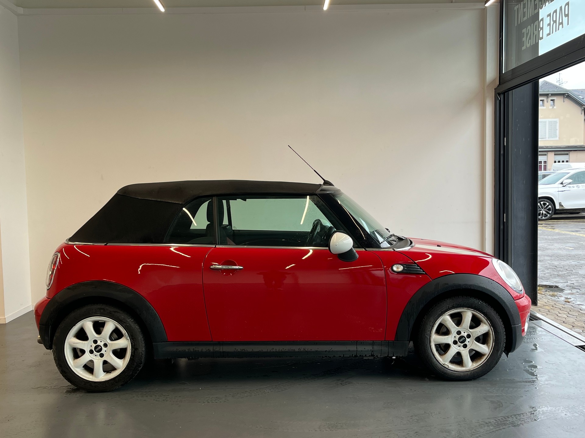 MINI Cooper Cabriolet Steptronic-image-5