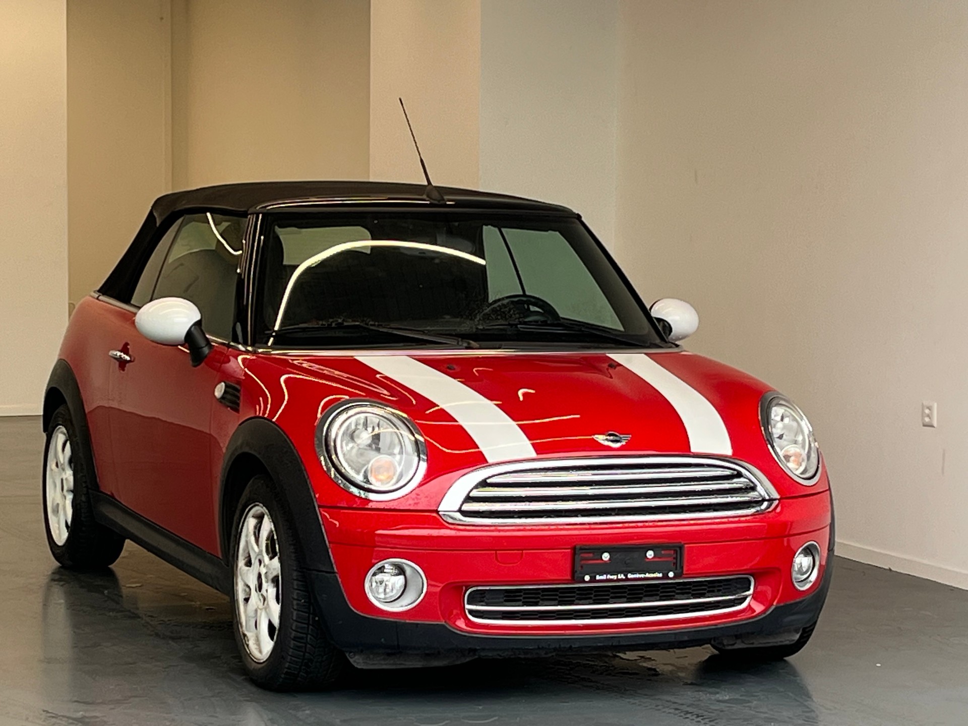 MINI Cooper Cabriolet Steptronic-image-2