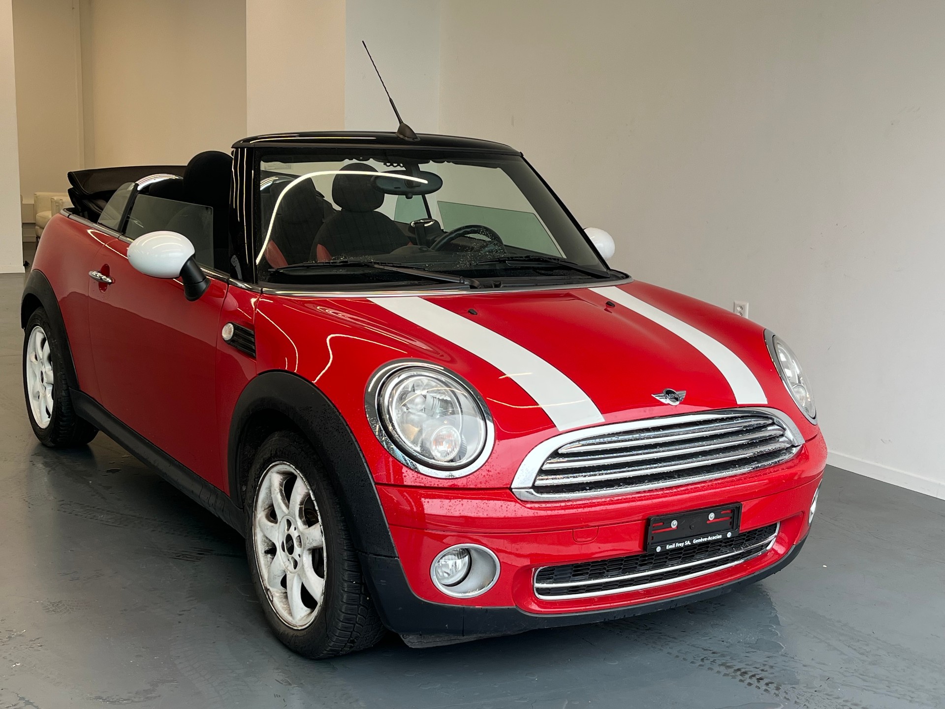 MINI Cooper Cabriolet Steptronic-image-1