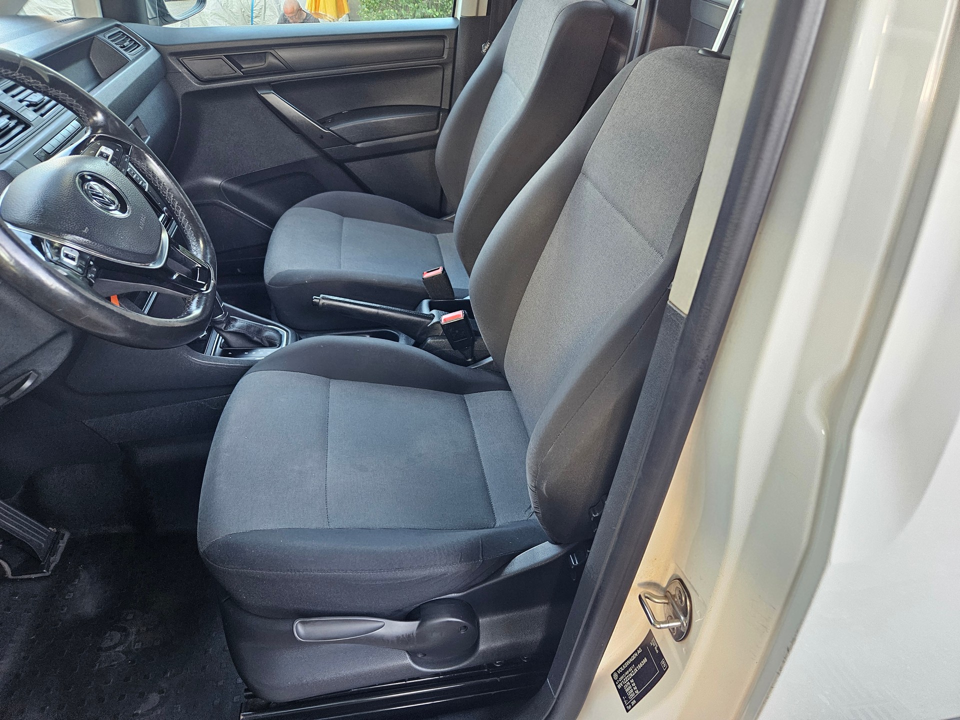 VW Caddy Maxi 2.0TDI 4Motion BlueMotion Technology DSG-image-15