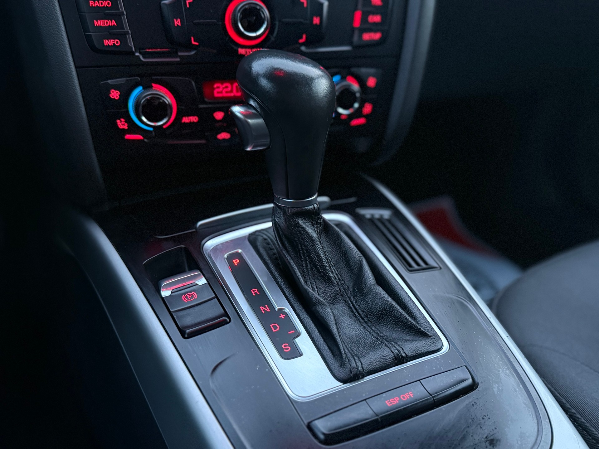 AUDI A4 Limousine 1.8 TFSI multitronic-image-12