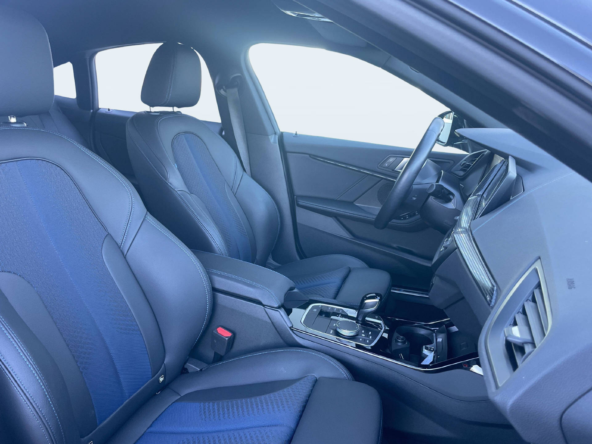 BMW 218i Gran Coupé-image-10