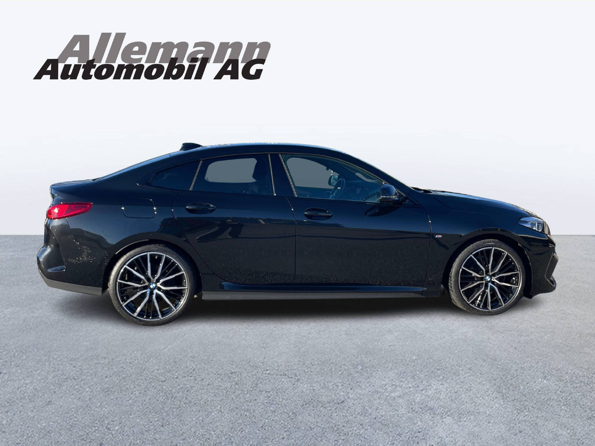 BMW 218i Gran Coupé-image-3