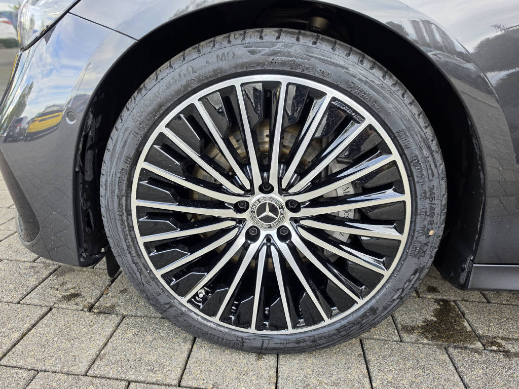 MERCEDES-BENZ E 200 4Matic AMG Line-image-8